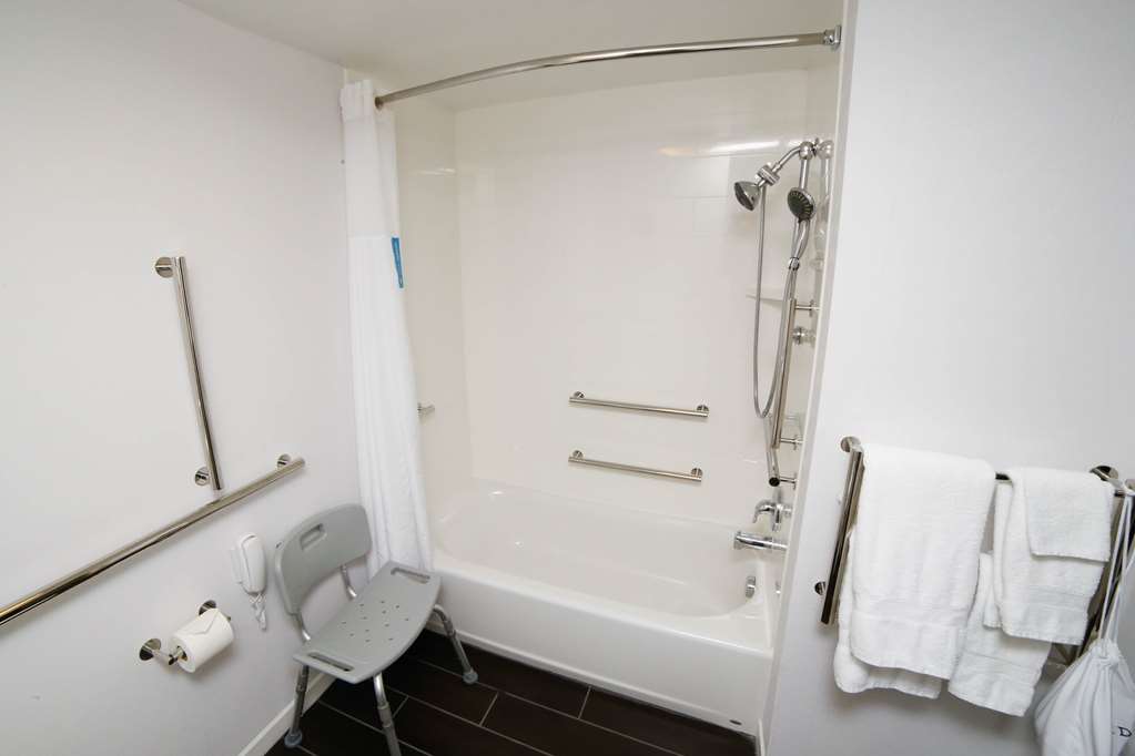 Hampton Inn Franklin Room Type - KING MOB HEAR ACC W TUB NS