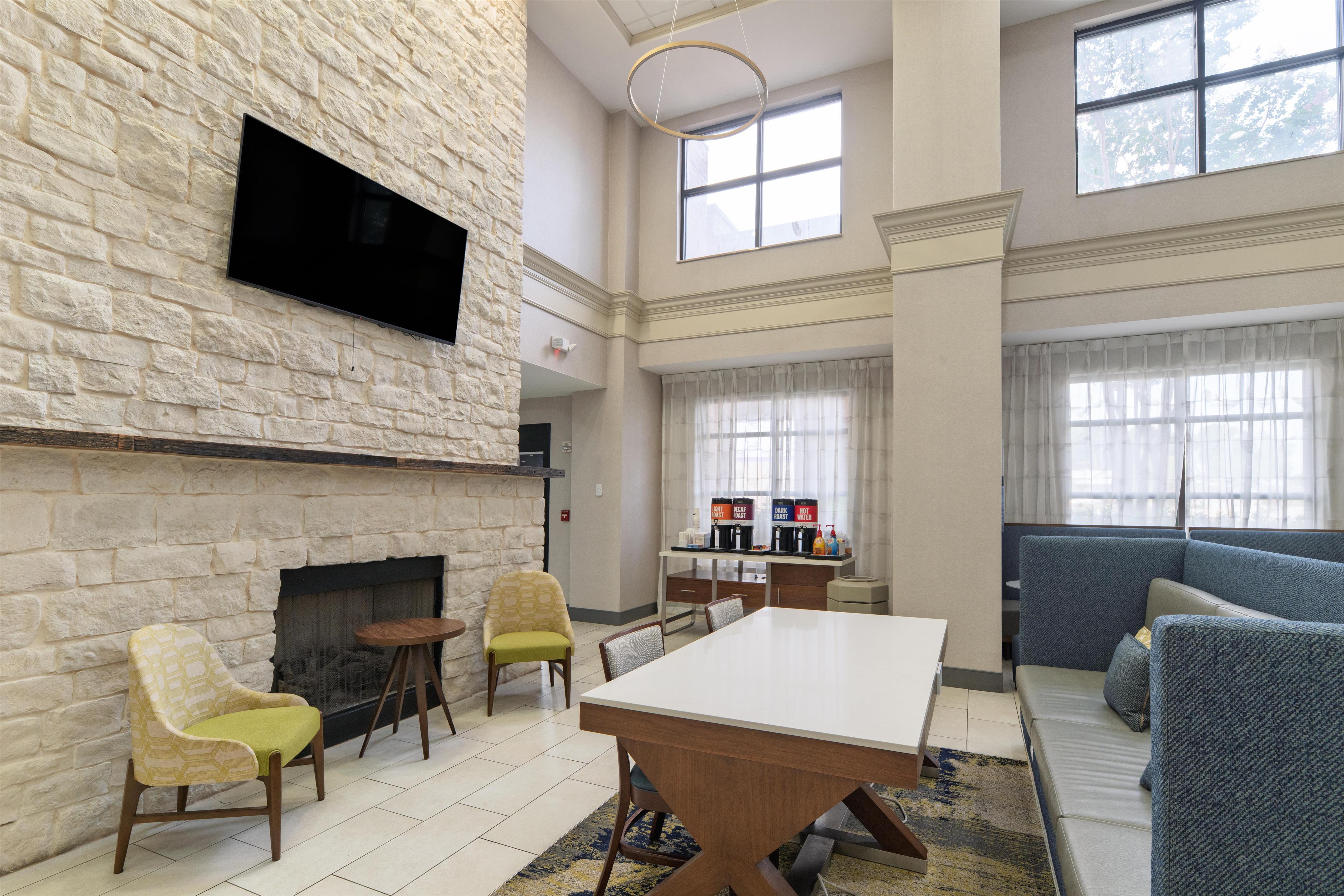 Lobby | Hampton Inn & Suites Florence-Downtown