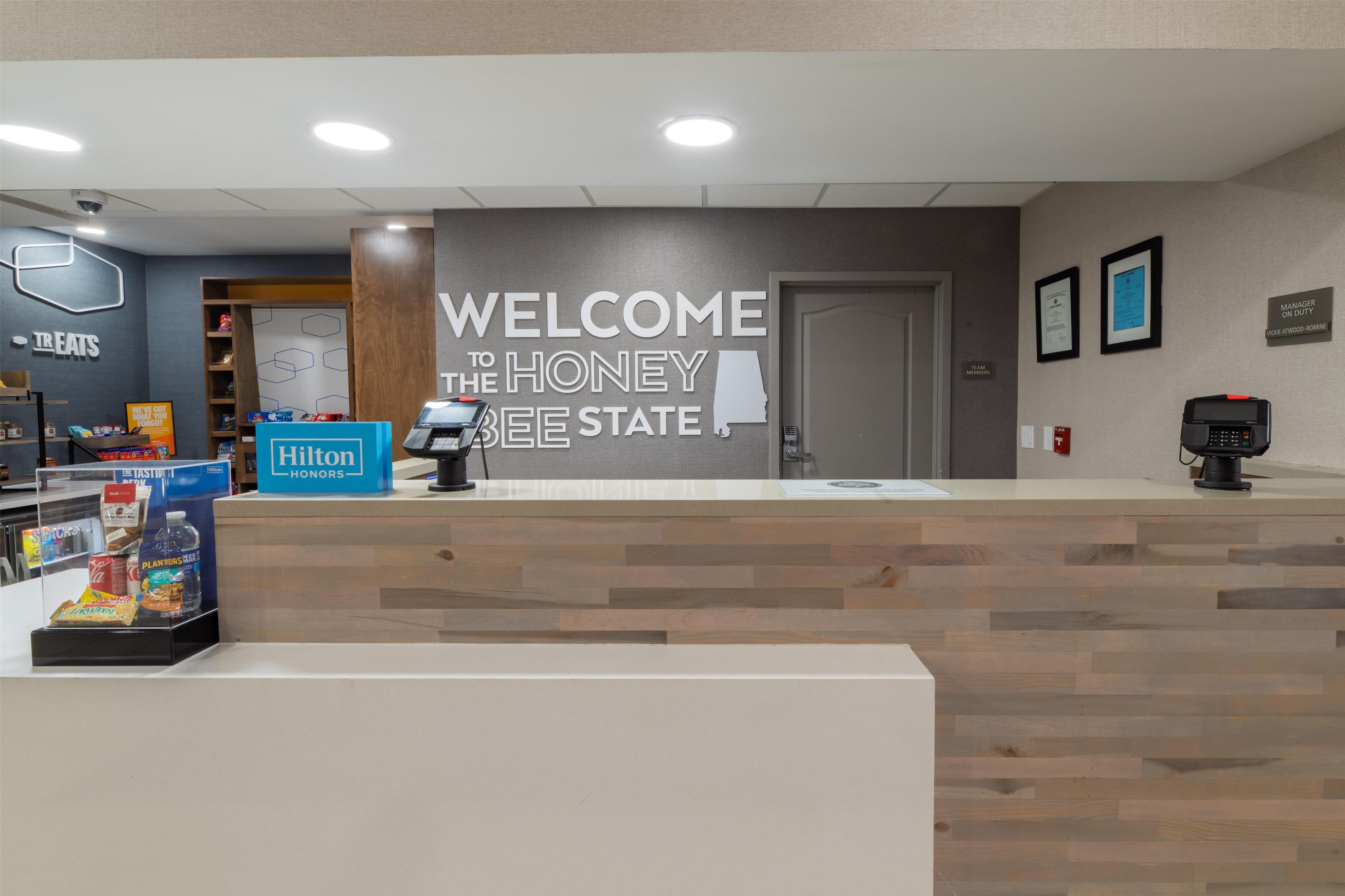 Reception | Hampton Inn & Suites Florence-Downtown