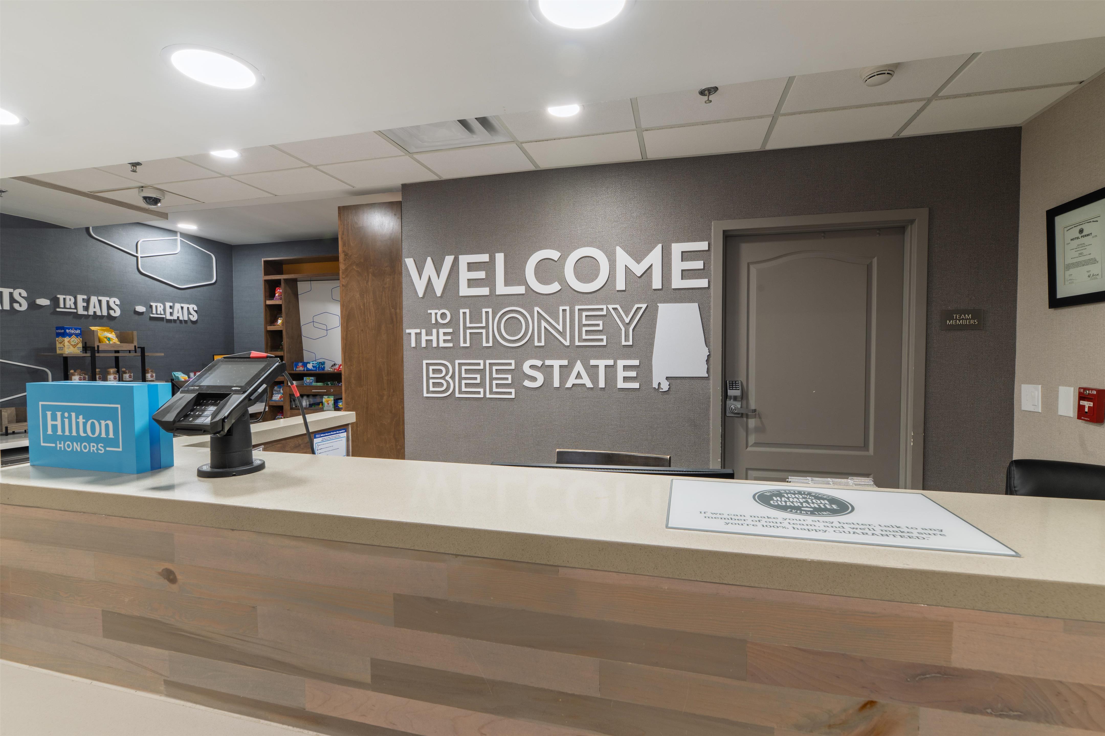 Reception | Hampton Inn & Suites Florence-Downtown