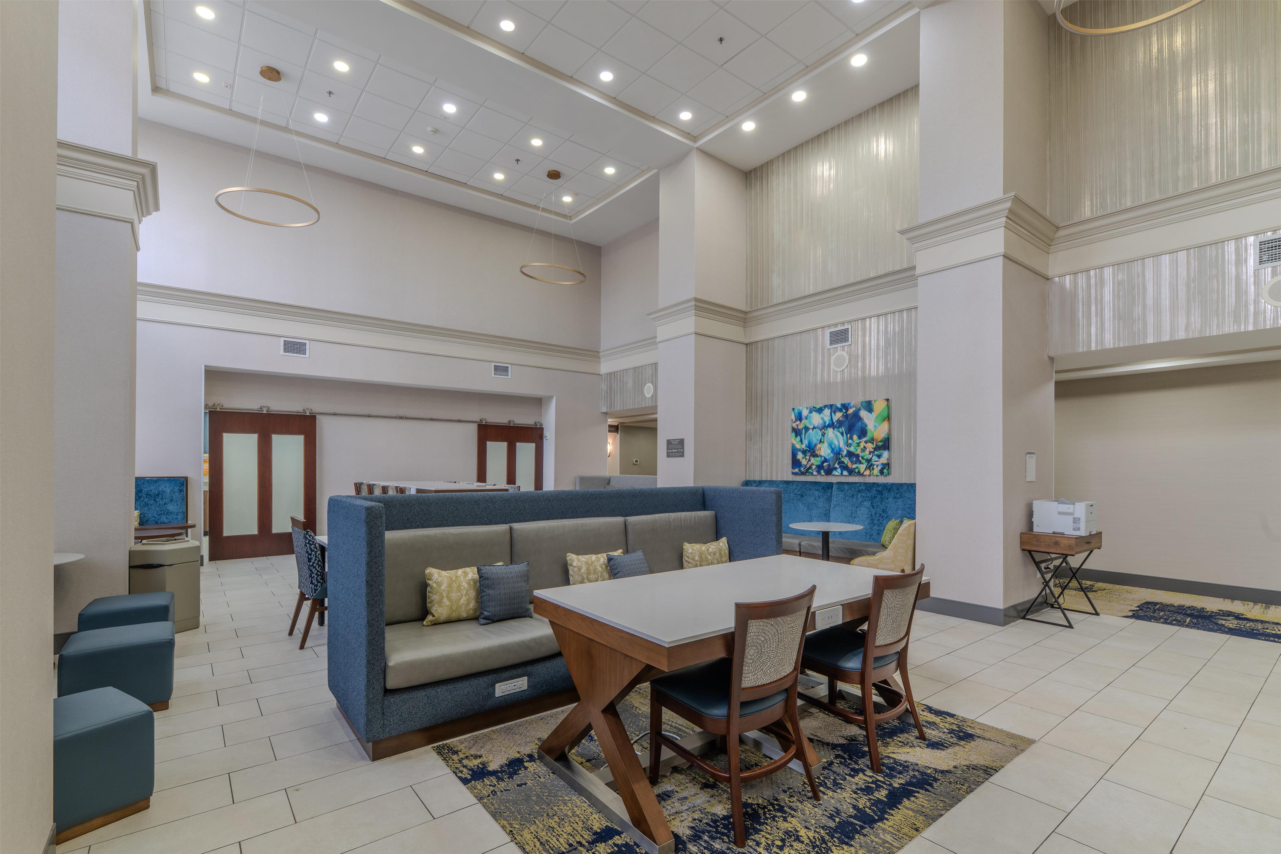 Lobby | Hampton Inn & Suites Florence-Downtown