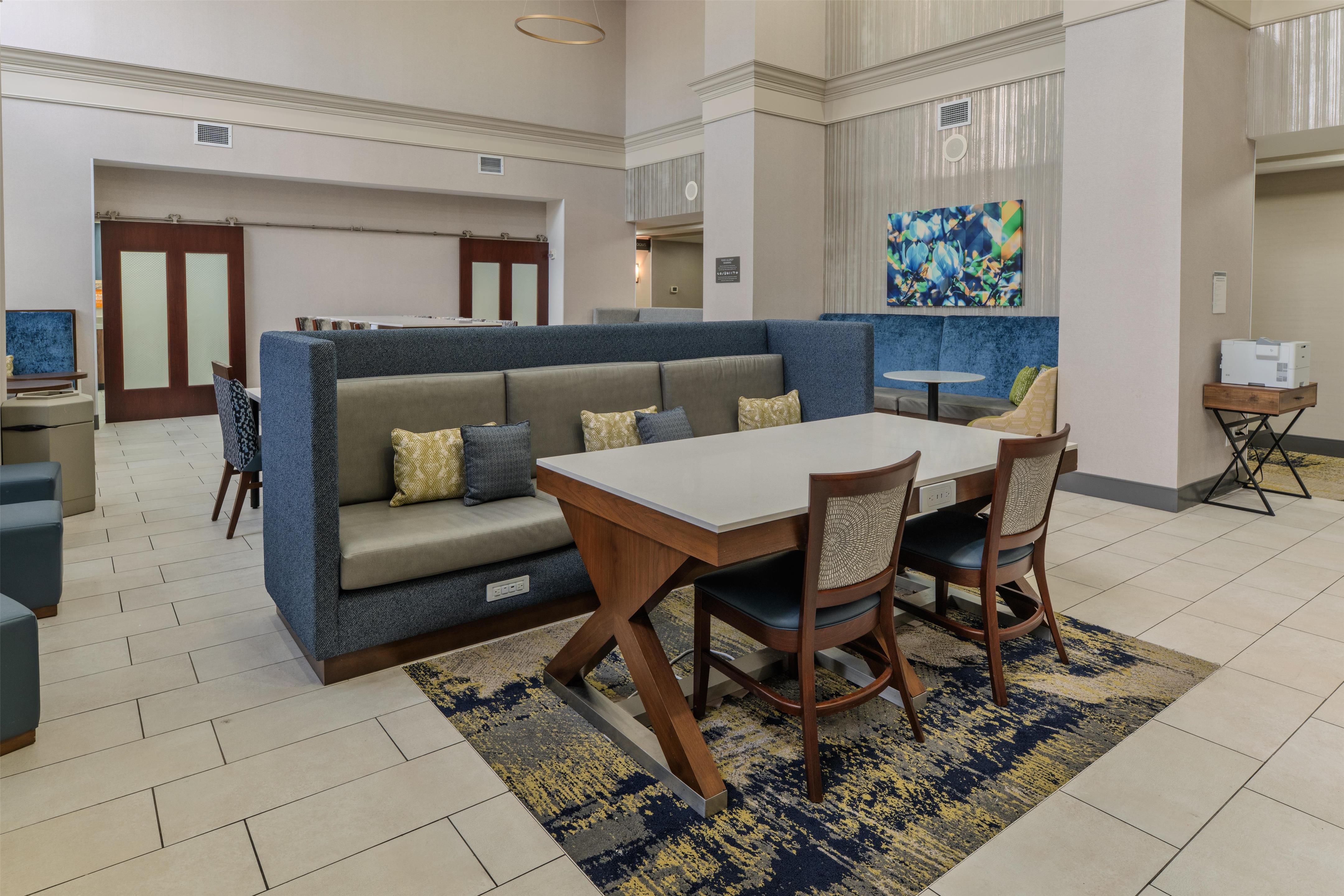 Lobby | Hampton Inn & Suites Florence-Downtown