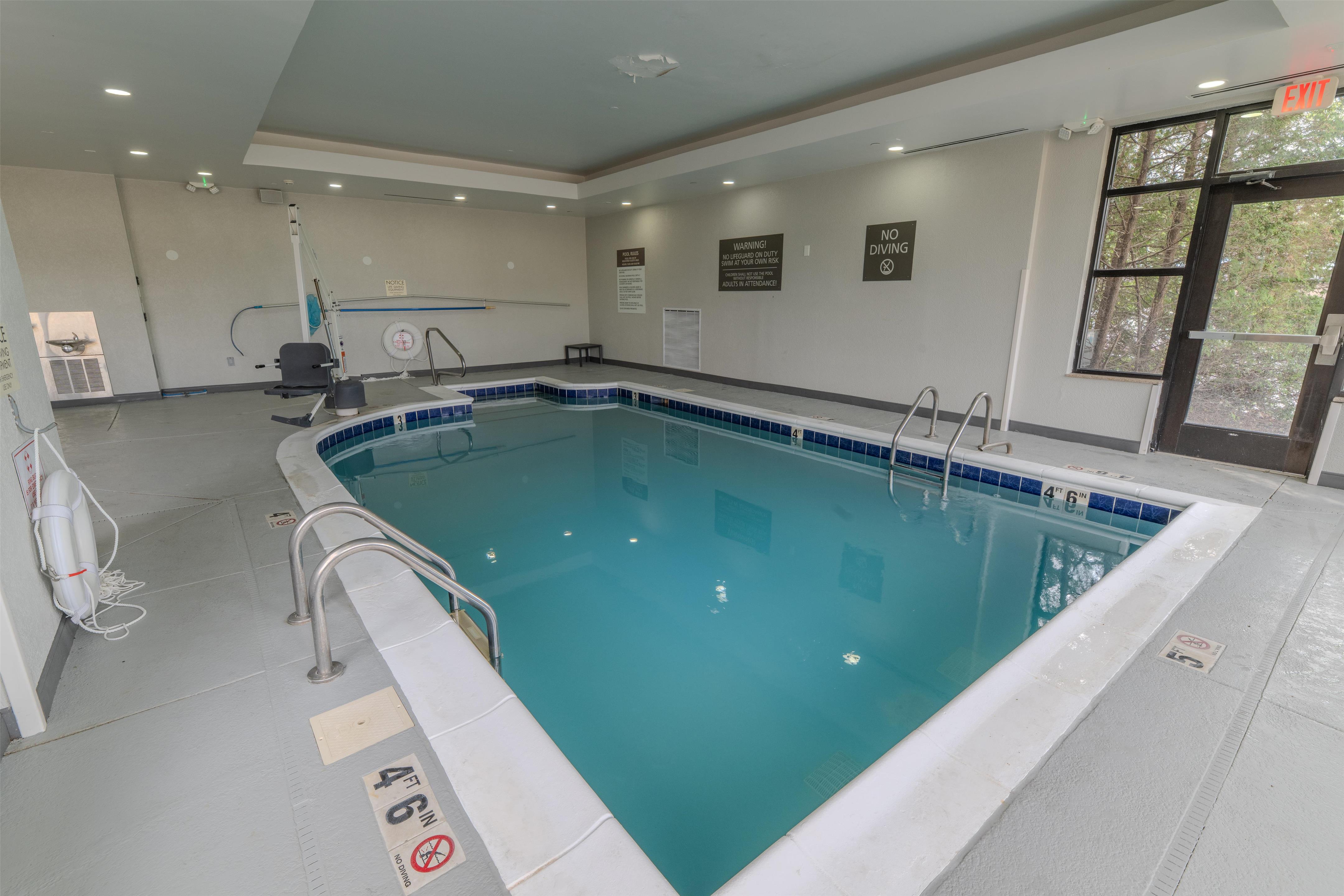 Pool | Hampton Inn & Suites Florence-Downtown