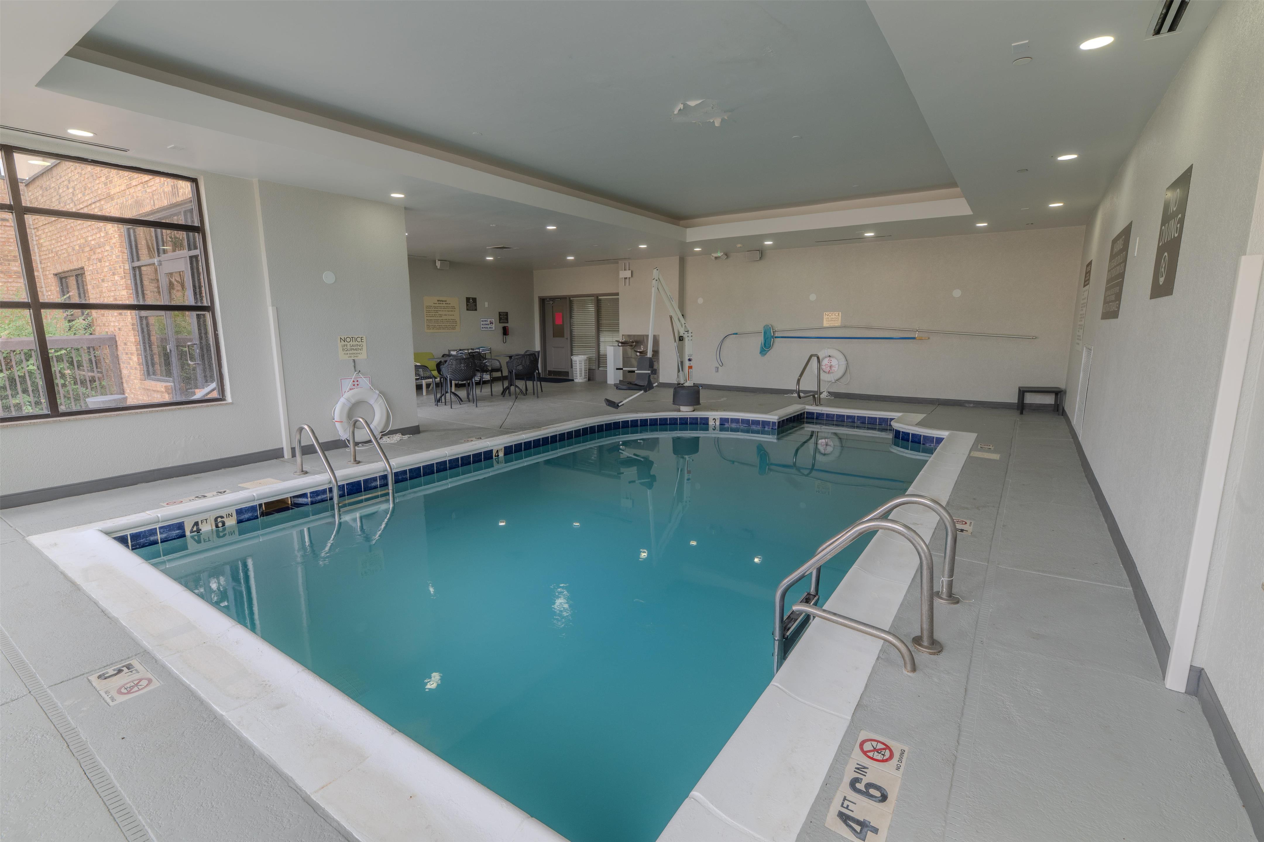 Pool | Hampton Inn & Suites Florence-Downtown
