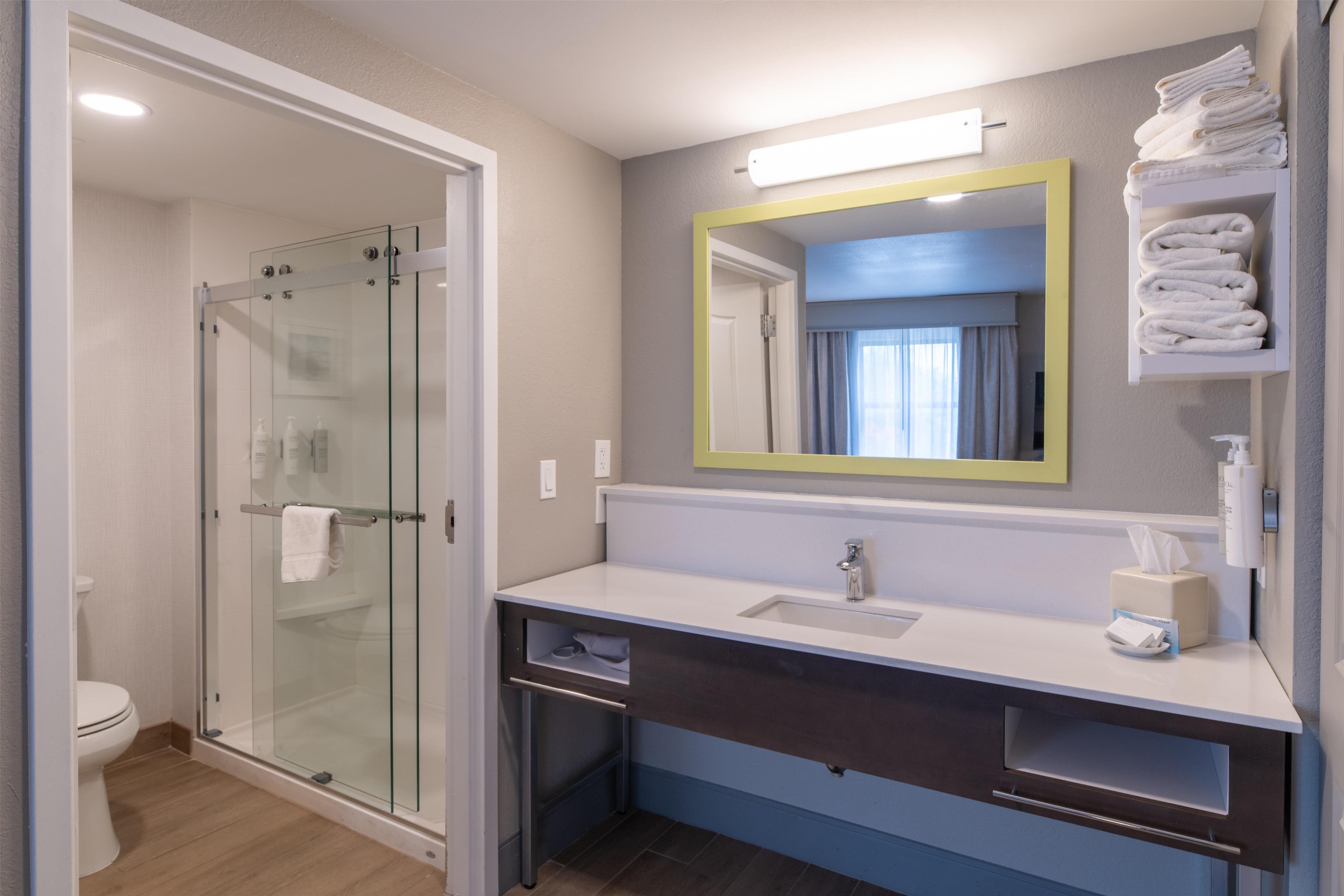 Guest room bath