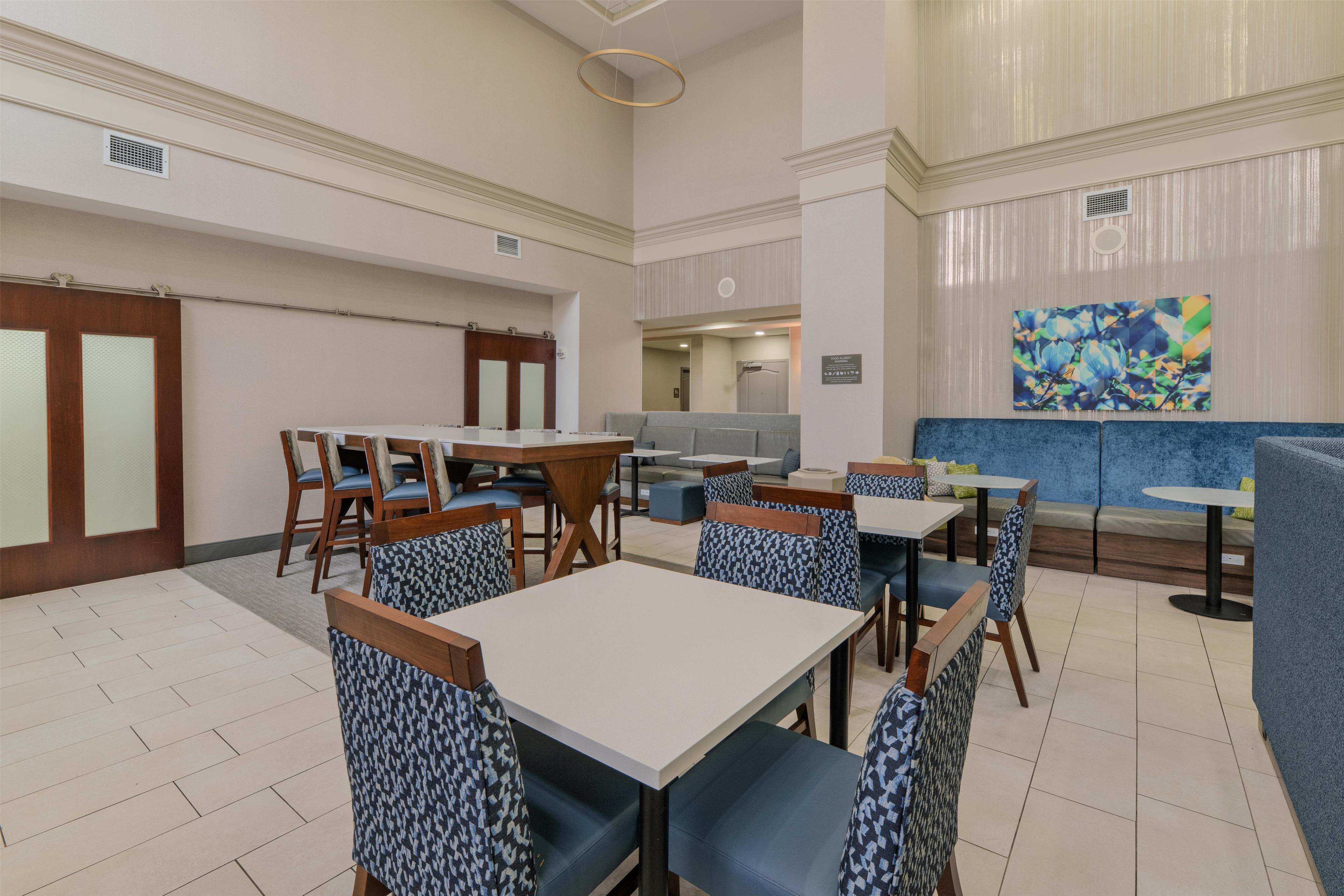 Breakfast Area | Hampton Inn & Suites Florence-Downtown