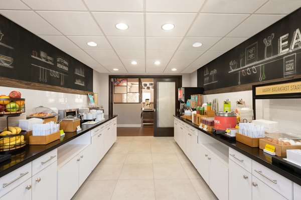 Amenities - Hampton Inn & Suites Fort Lauderdale Airport Hollywood - I-95, Exit 22