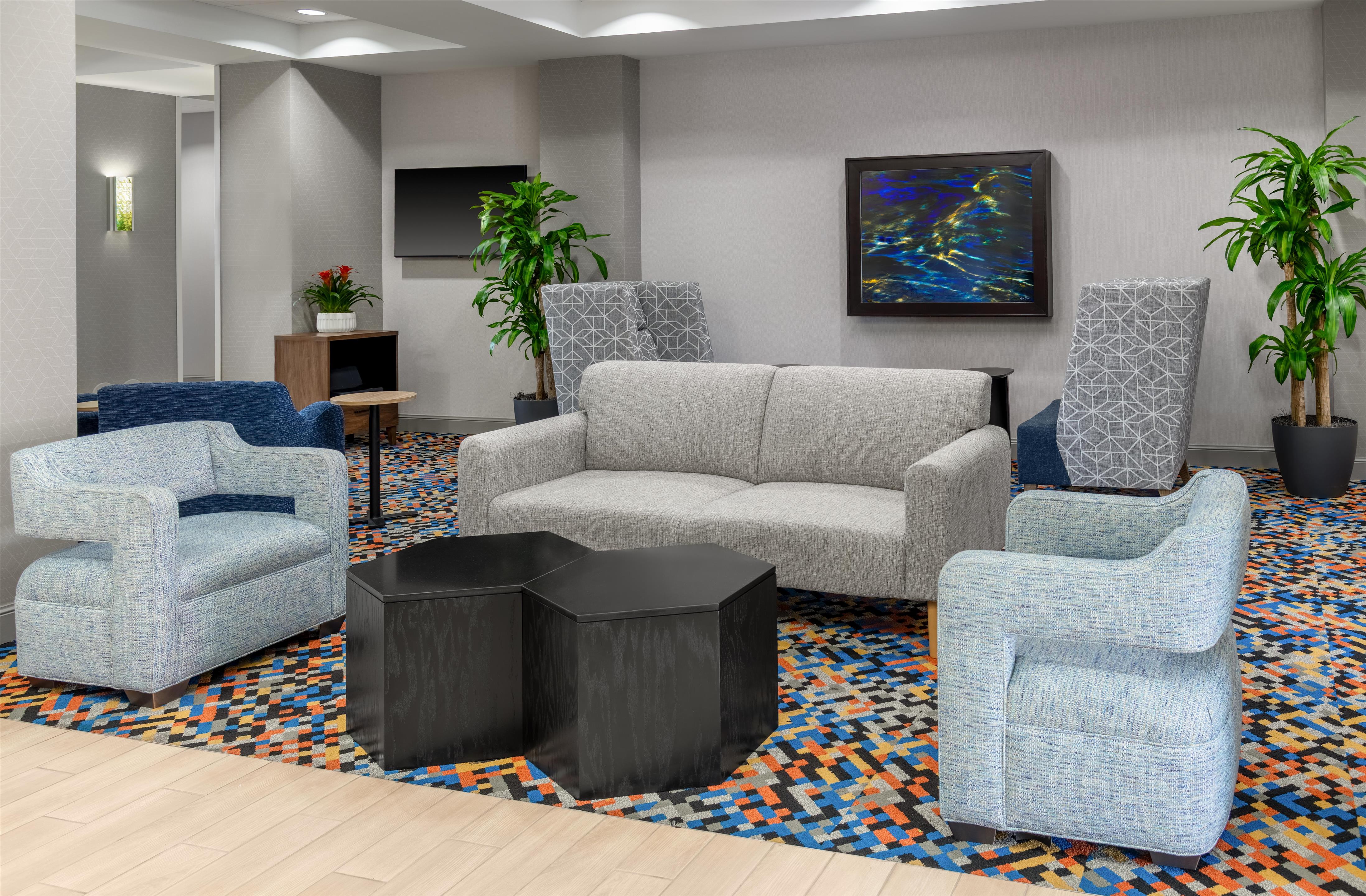 Lobby | Hampton Inn & Suites Coconut Creek