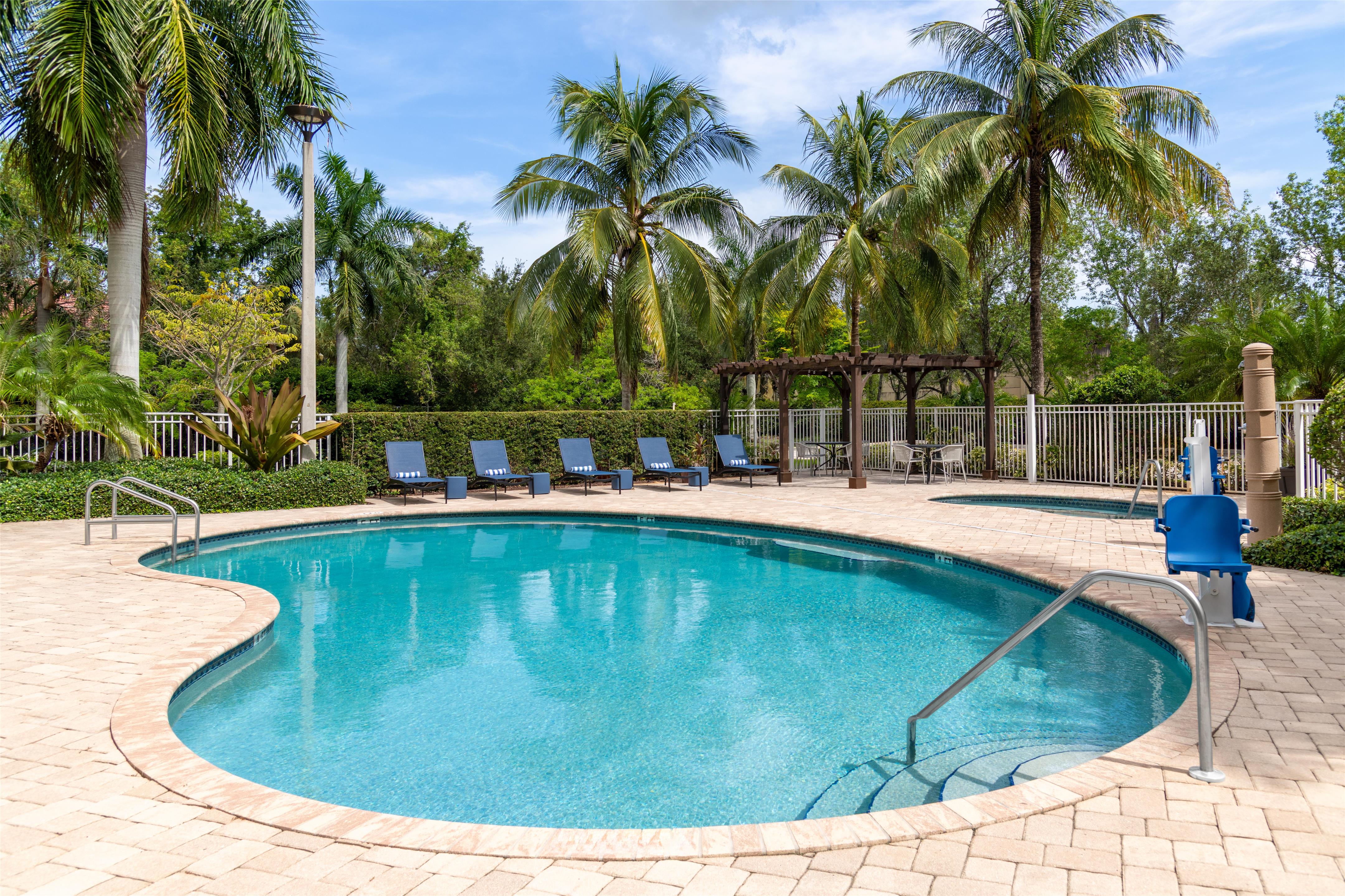Pool | Hampton Inn & Suites Coconut Creek