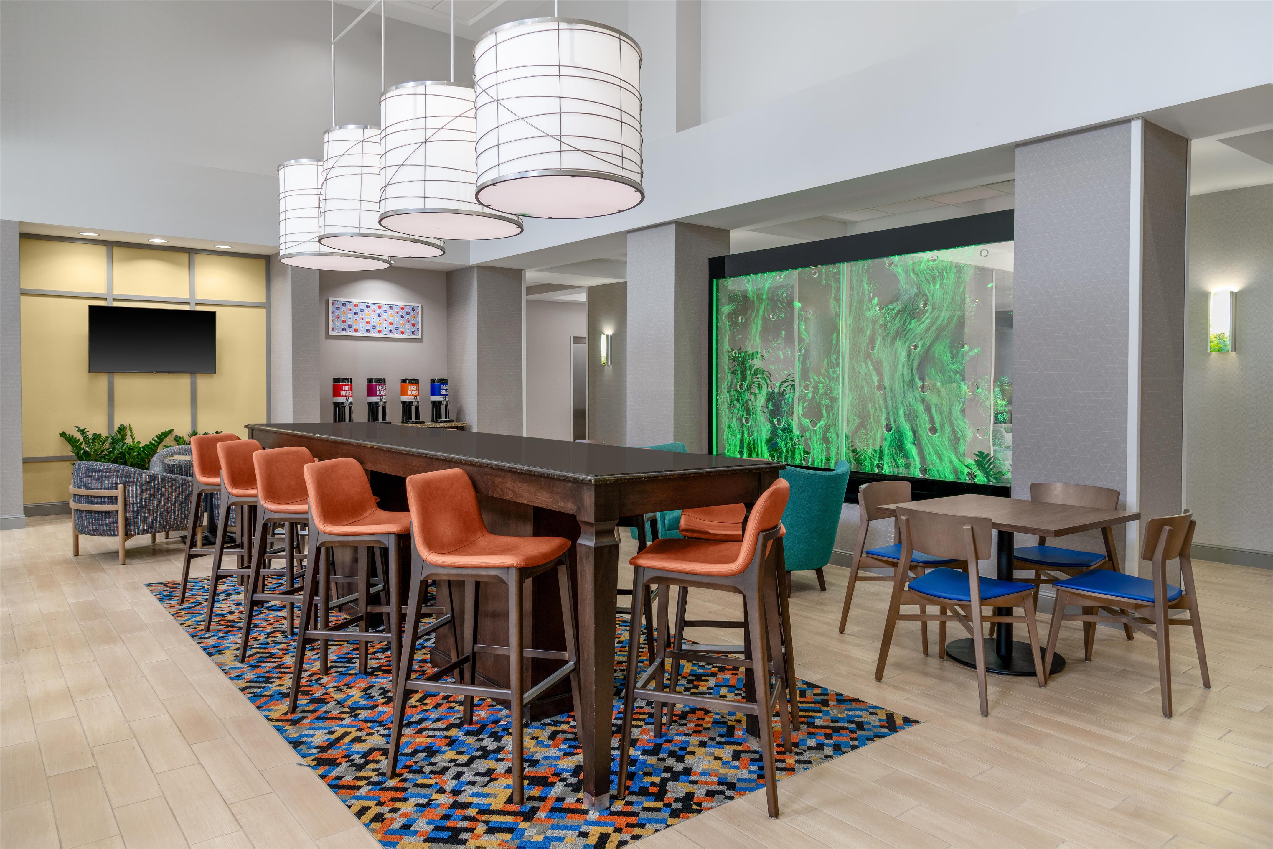 Breakfast Area | Hampton Inn & Suites Coconut Creek