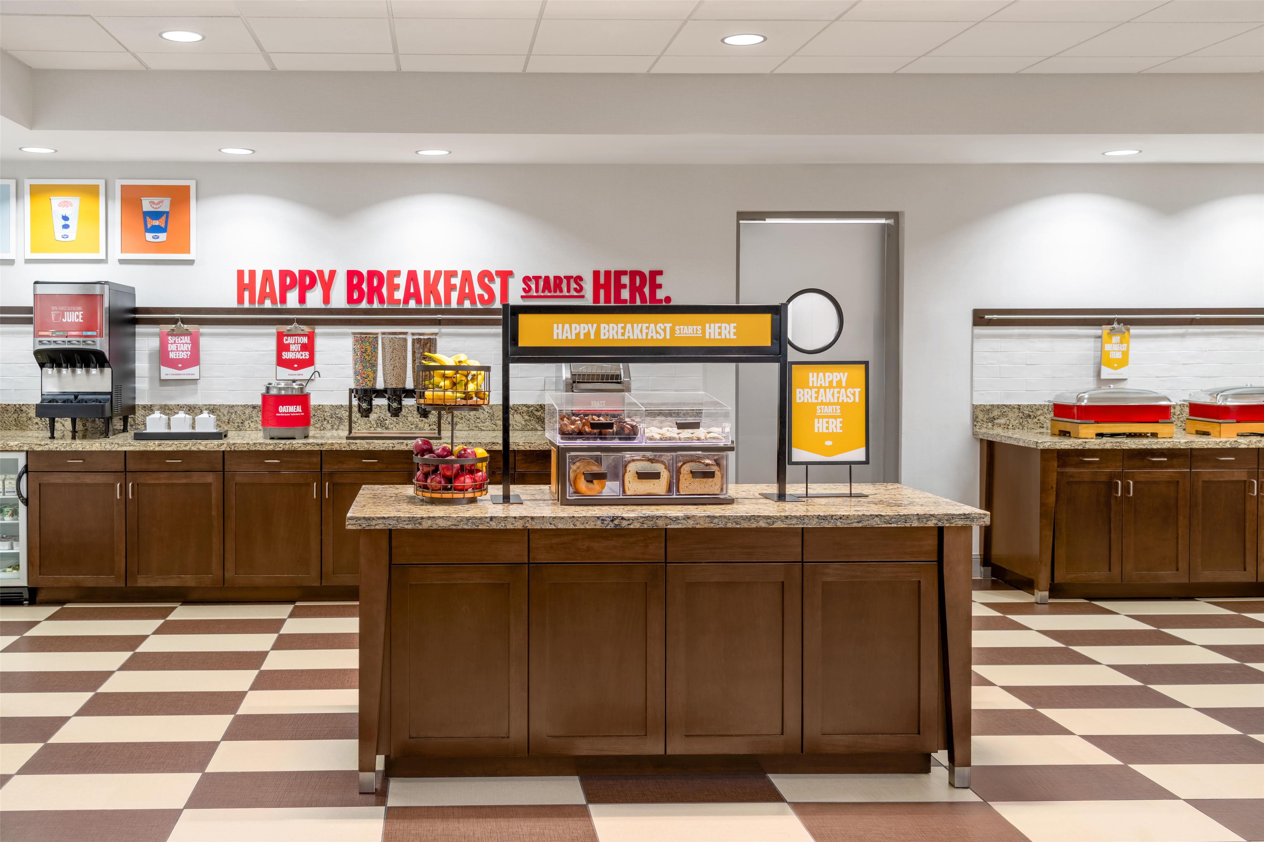 Breakfast Area | Hampton Inn & Suites Coconut Creek