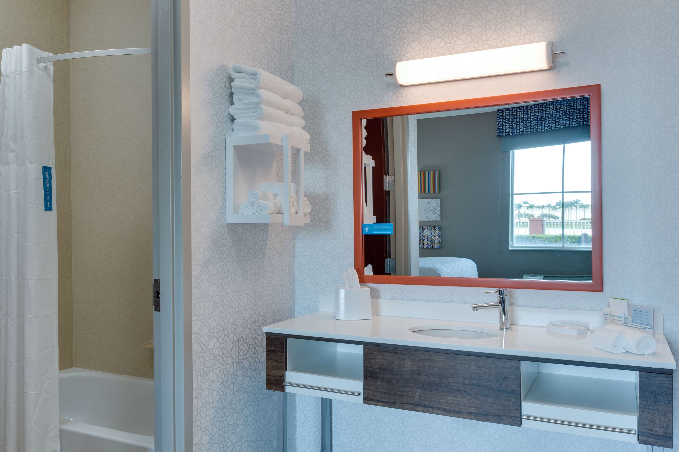 Guest room bath