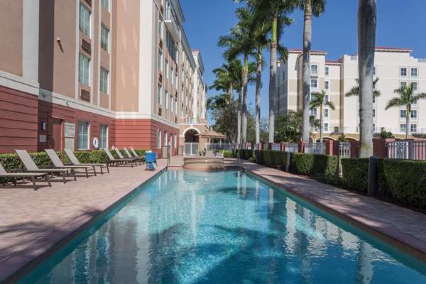 Pool - Hampton Inn & Suites Miramar
