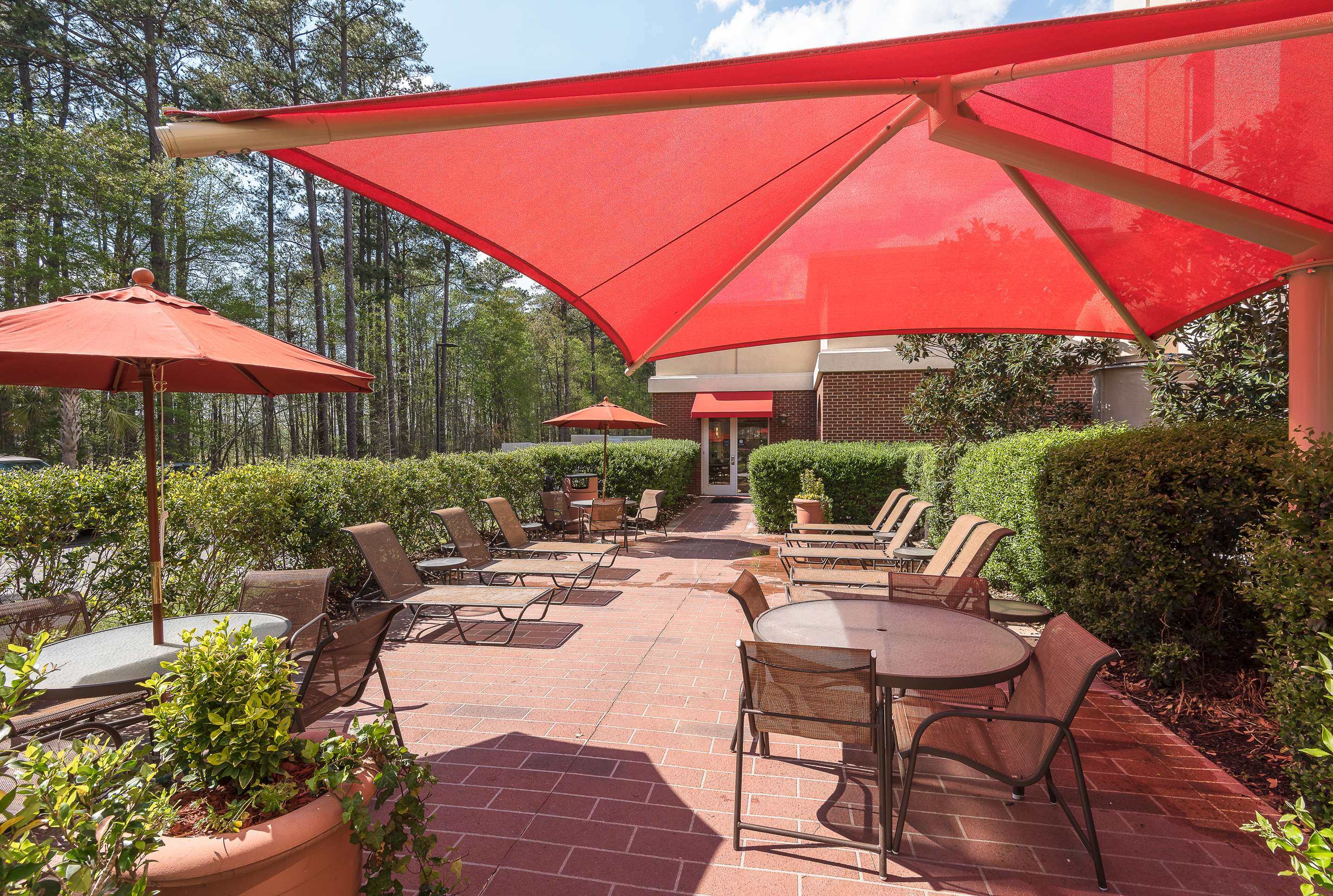 Exterior | Hampton Inn & Suites Florence-North-I-95