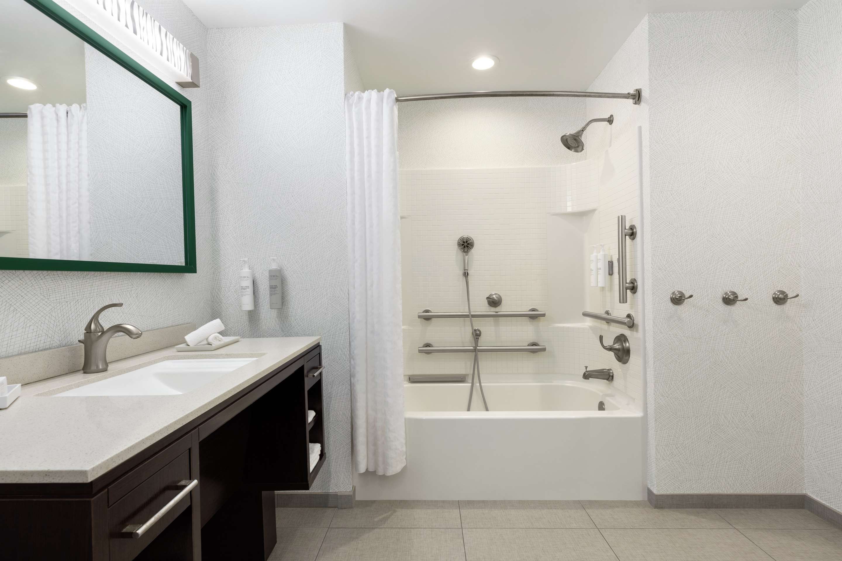 Guest room bath