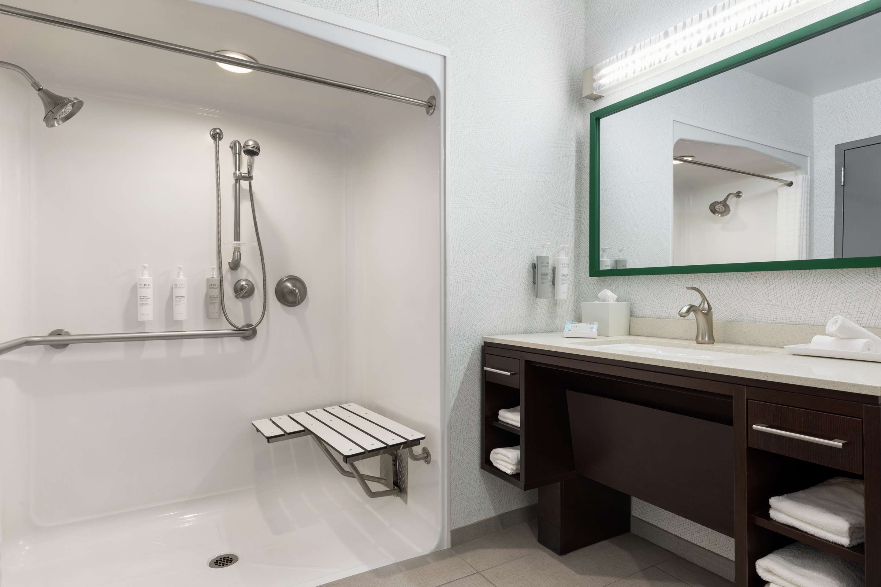 Guest room bath