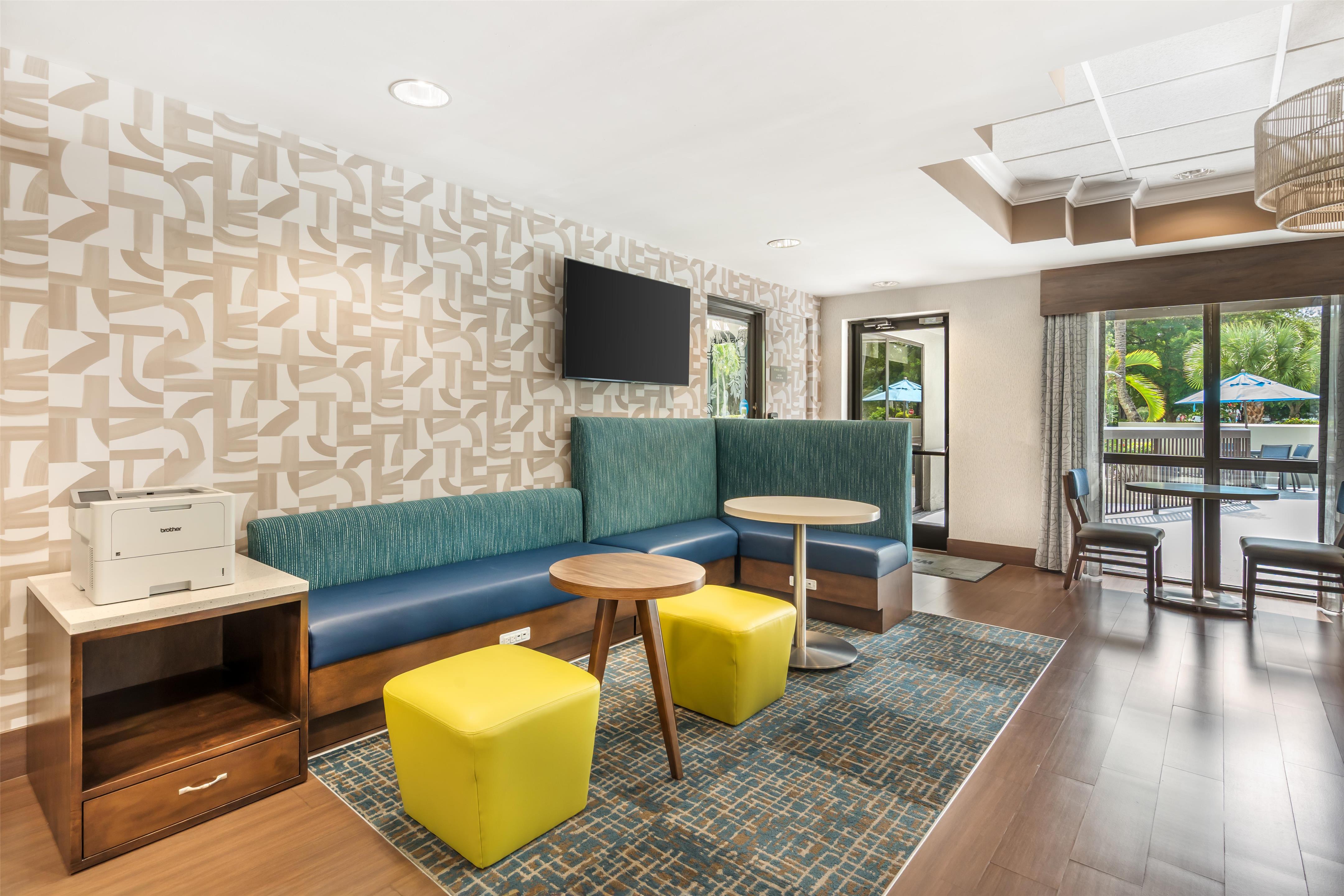 Lobby | Hampton Inn Fort Myers-Airport & I-75