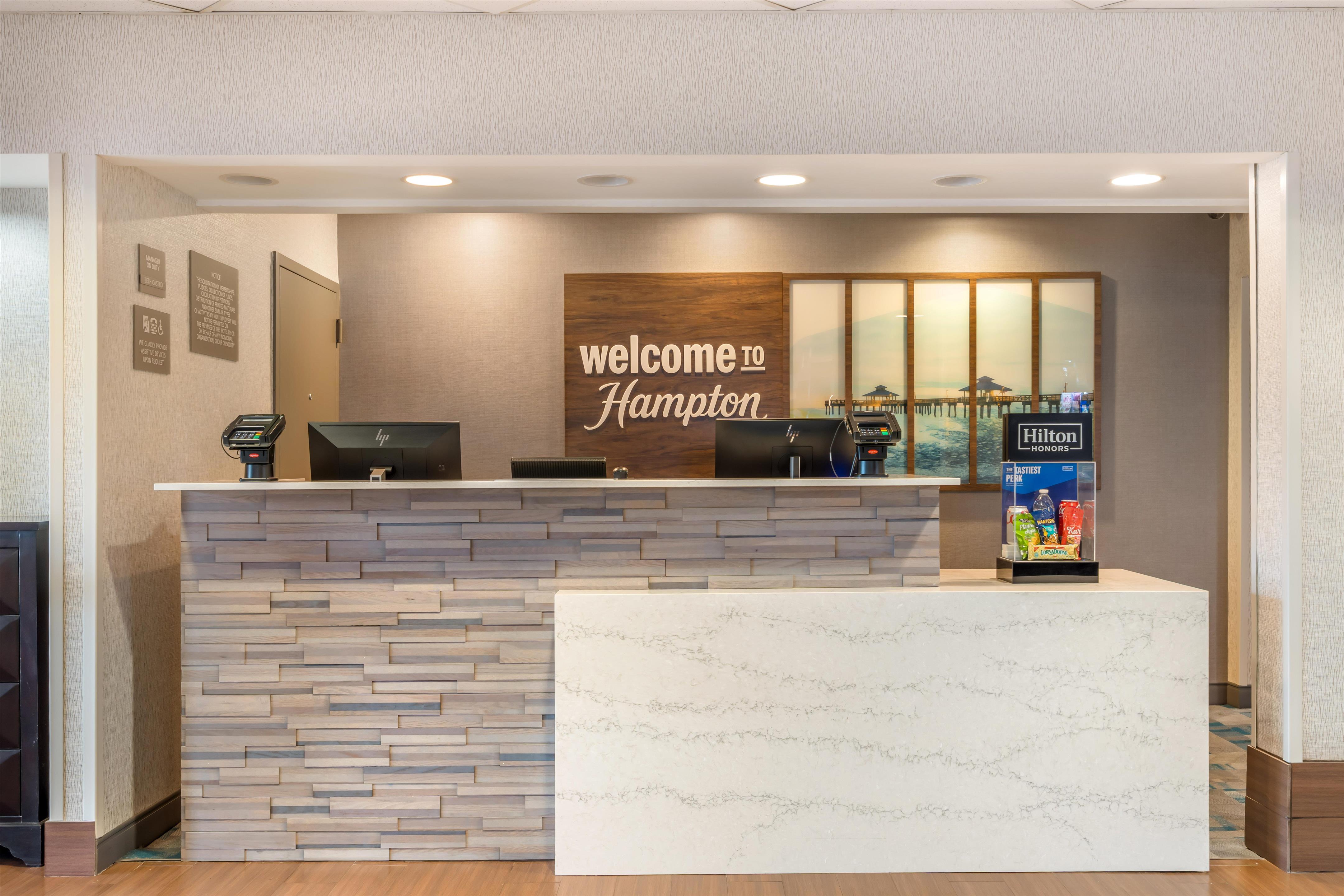 Reception | Hampton Inn Fort Myers-Airport & I-75