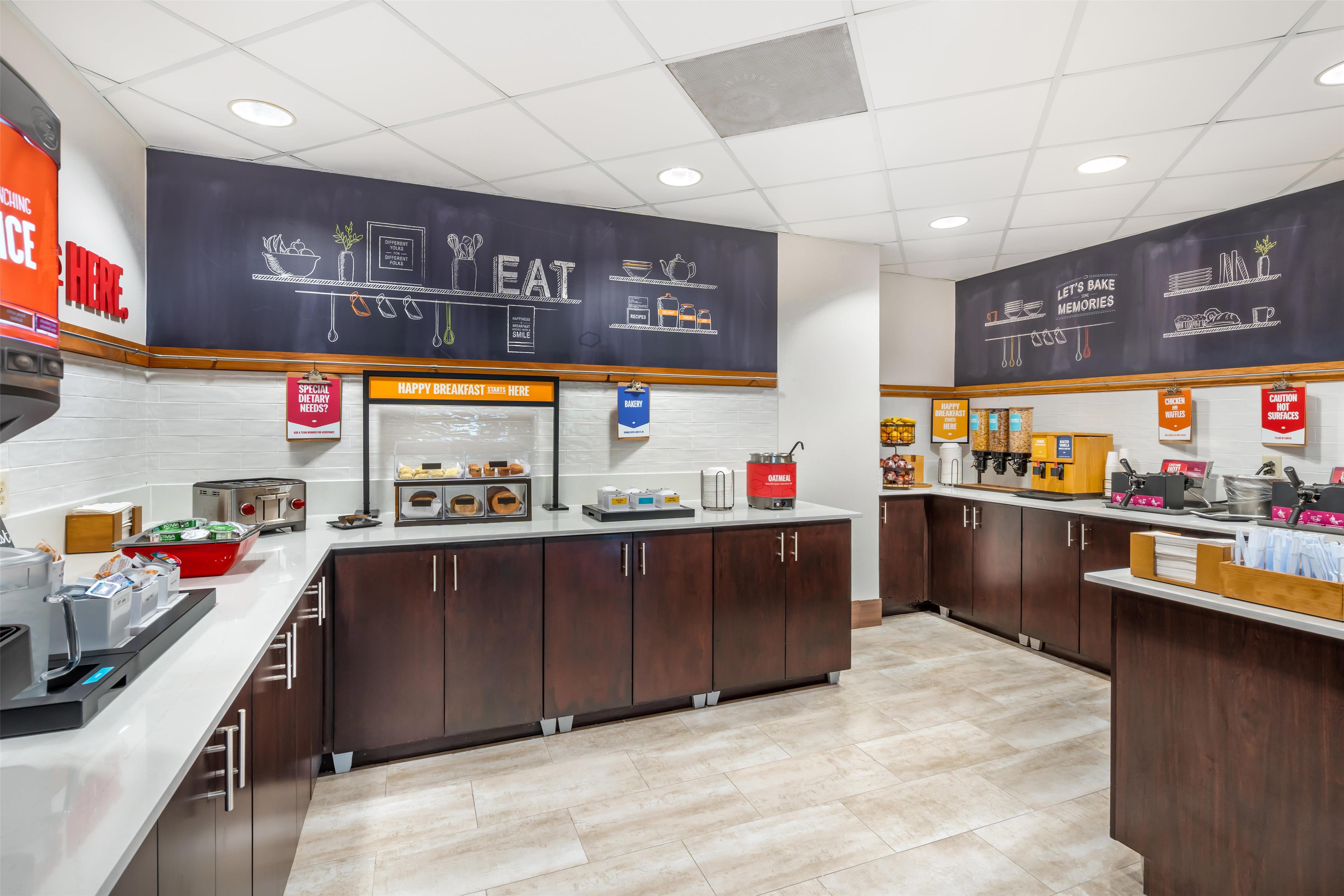 Breakfast Area | Hampton Inn Fort Myers-Airport & I-75
