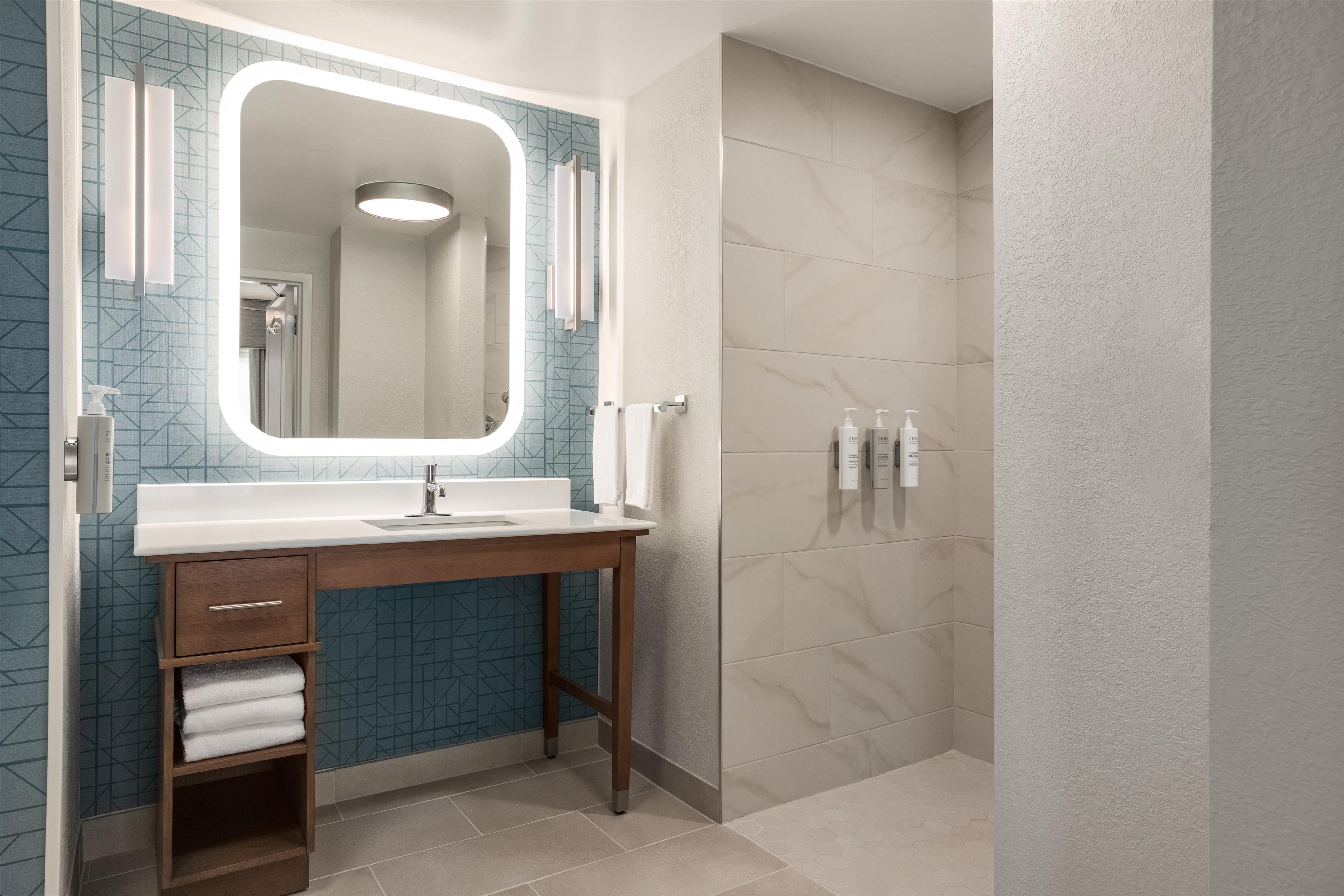 Guest room bath