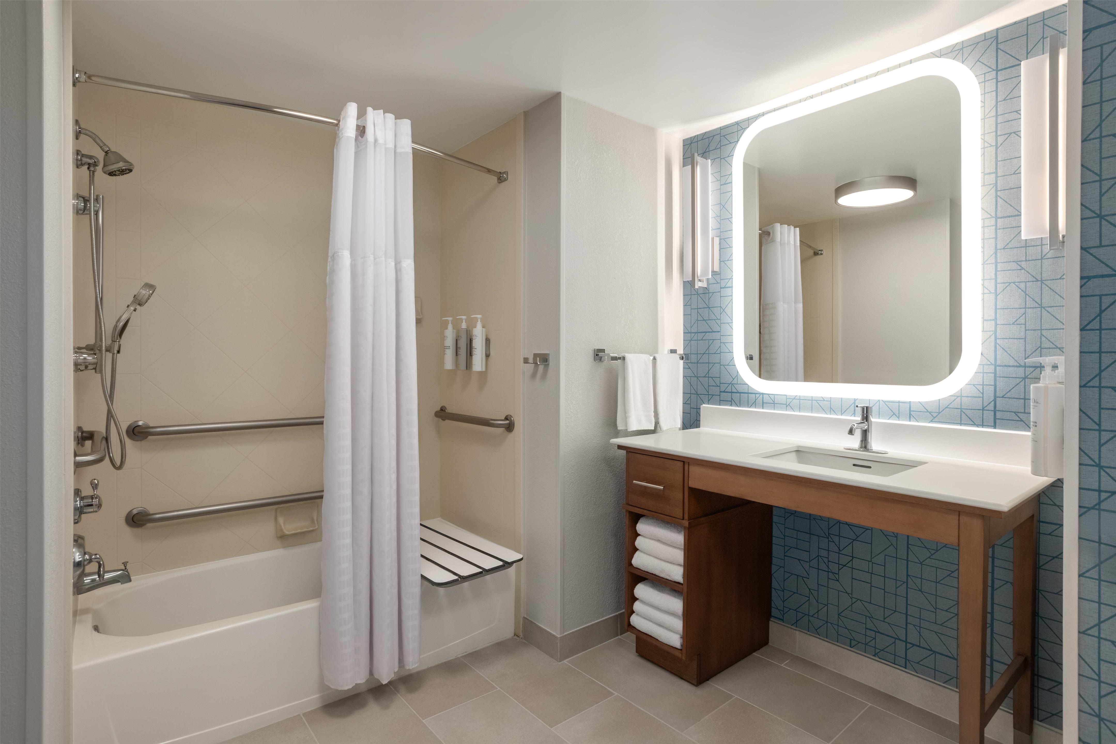Guest room bath