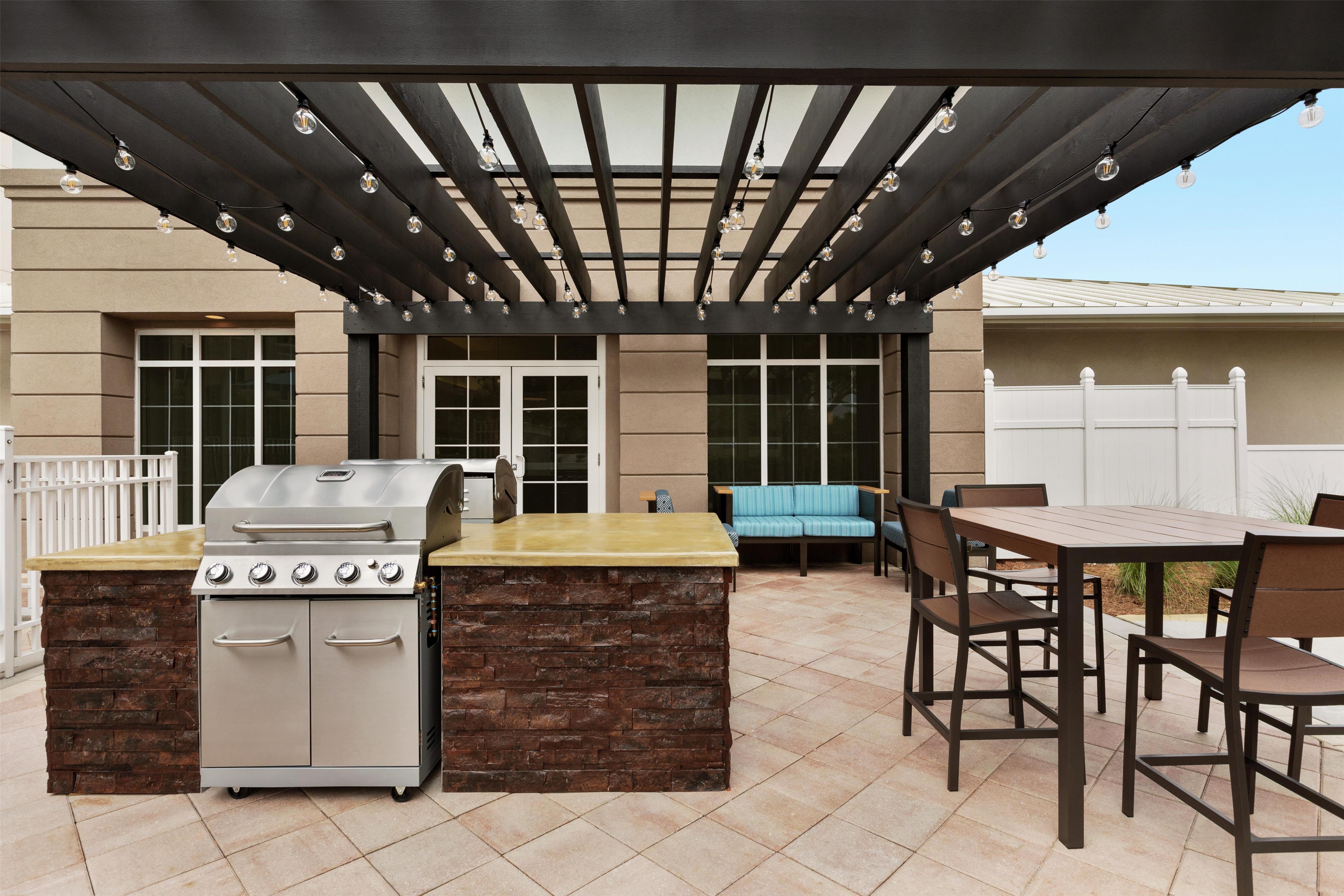 Exterior | Homewood Suites by Hilton Fort Myers Airport/FGCU