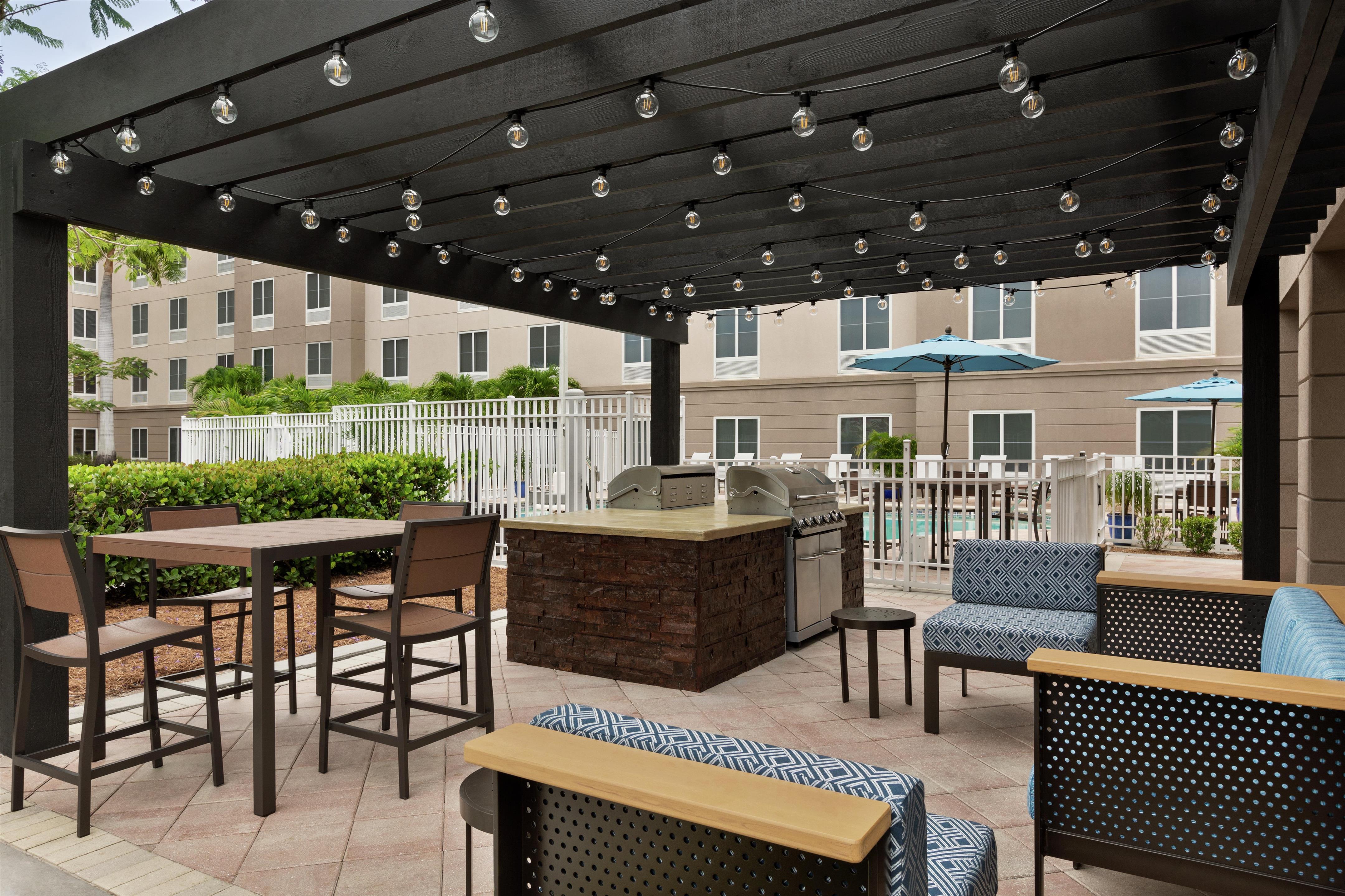 Exterior | Homewood Suites by Hilton Fort Myers Airport/FGCU
