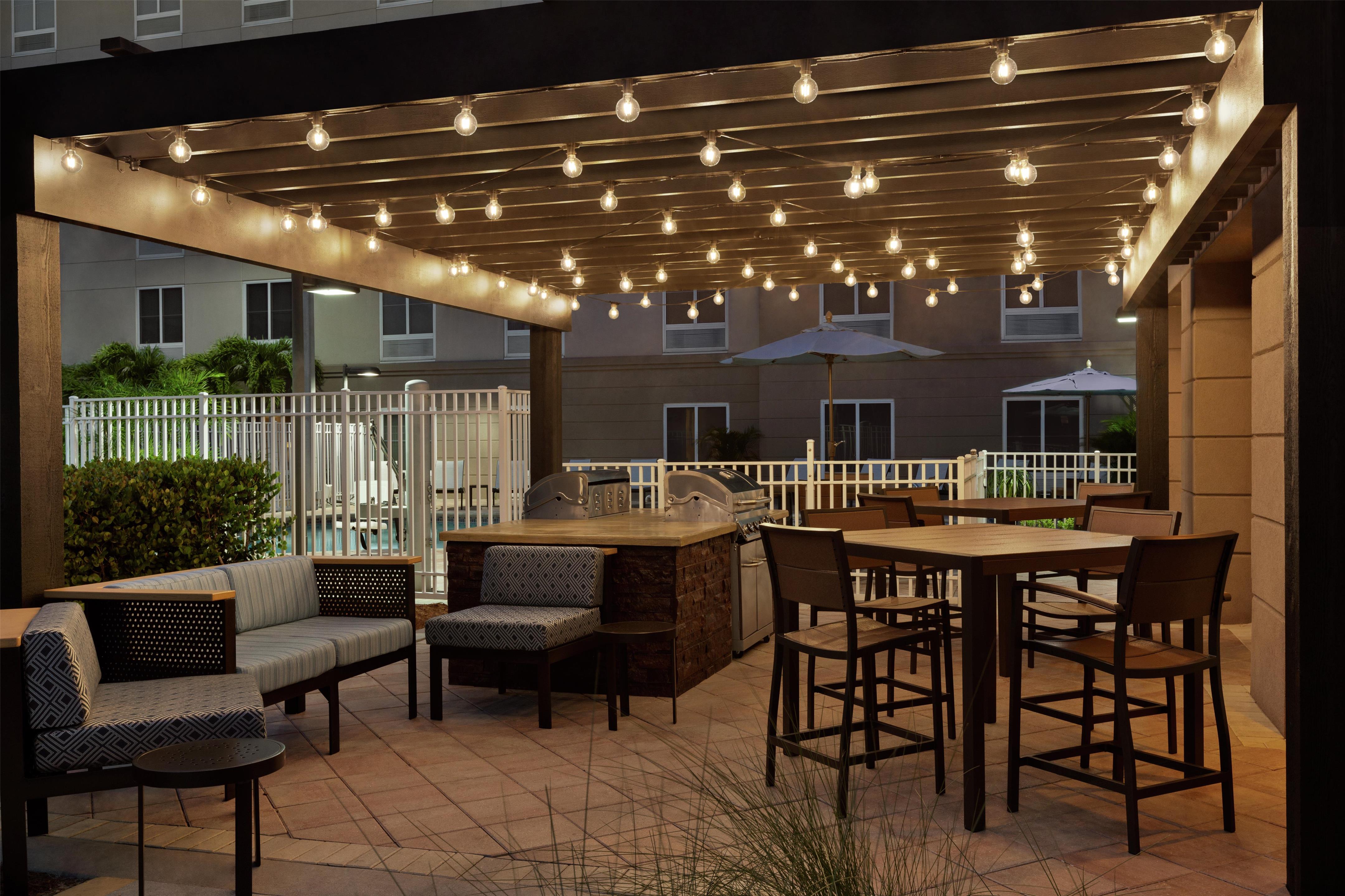 Exterior | Homewood Suites by Hilton Fort Myers Airport/FGCU