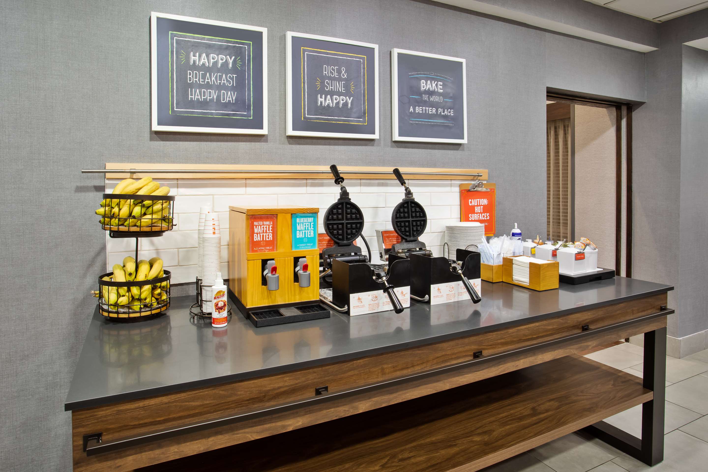 Restaurant | Hampton Inn & Suites - Cape Coral/Fort Myers Area, FL