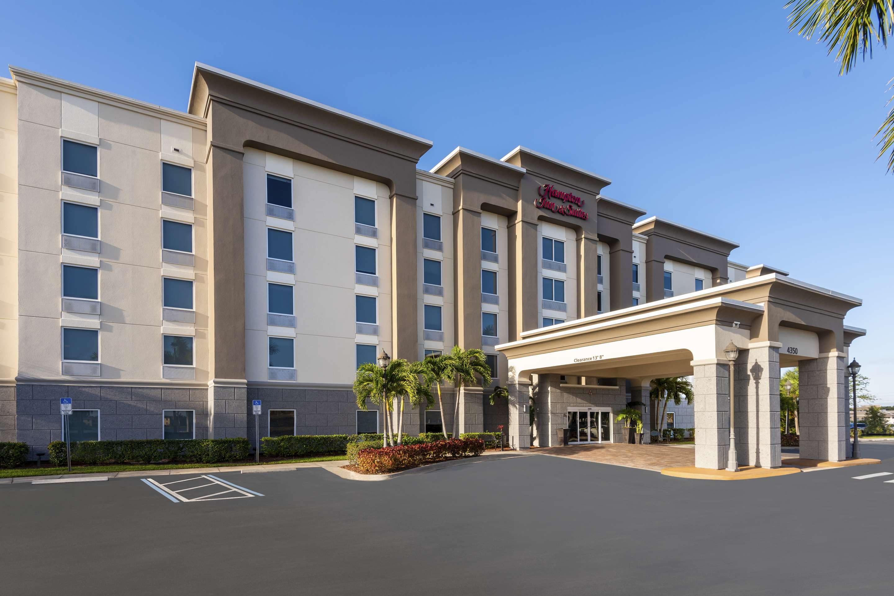Exterior | Hampton Inn & Suites Fort Myers - Colonial Blvd