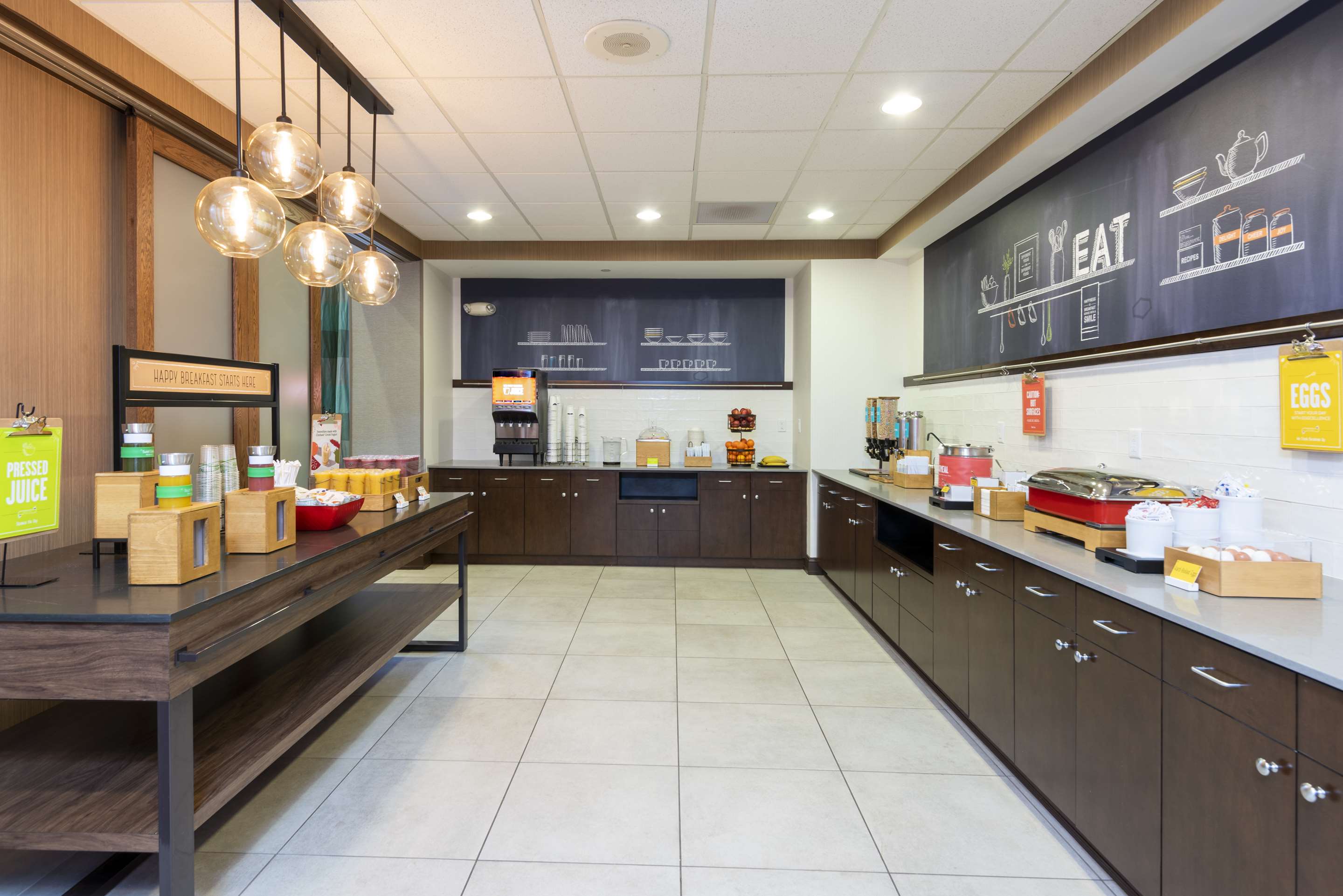 Breakfast Area | Hampton Inn & Suites Fort Myers - Colonial Blvd