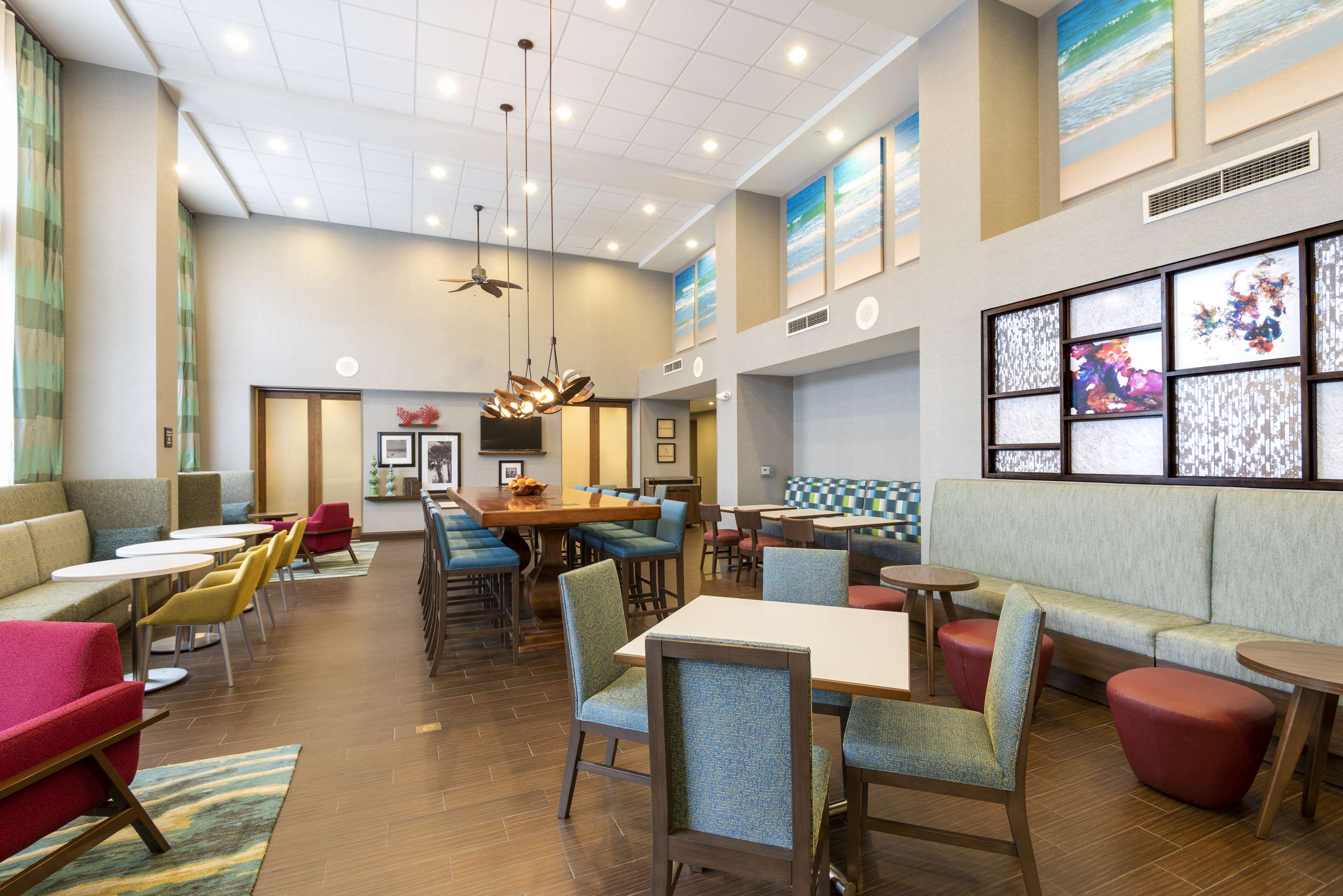 Breakfast Area | Hampton Inn & Suites Fort Myers - Colonial Blvd