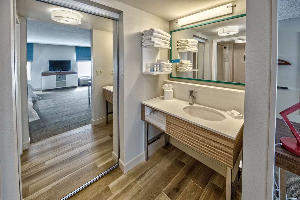Hampton Inn & Suites Fort Myers-Estero/FGCU, FL Room Type - 2QN MOB HEA ACC TUB STU NS