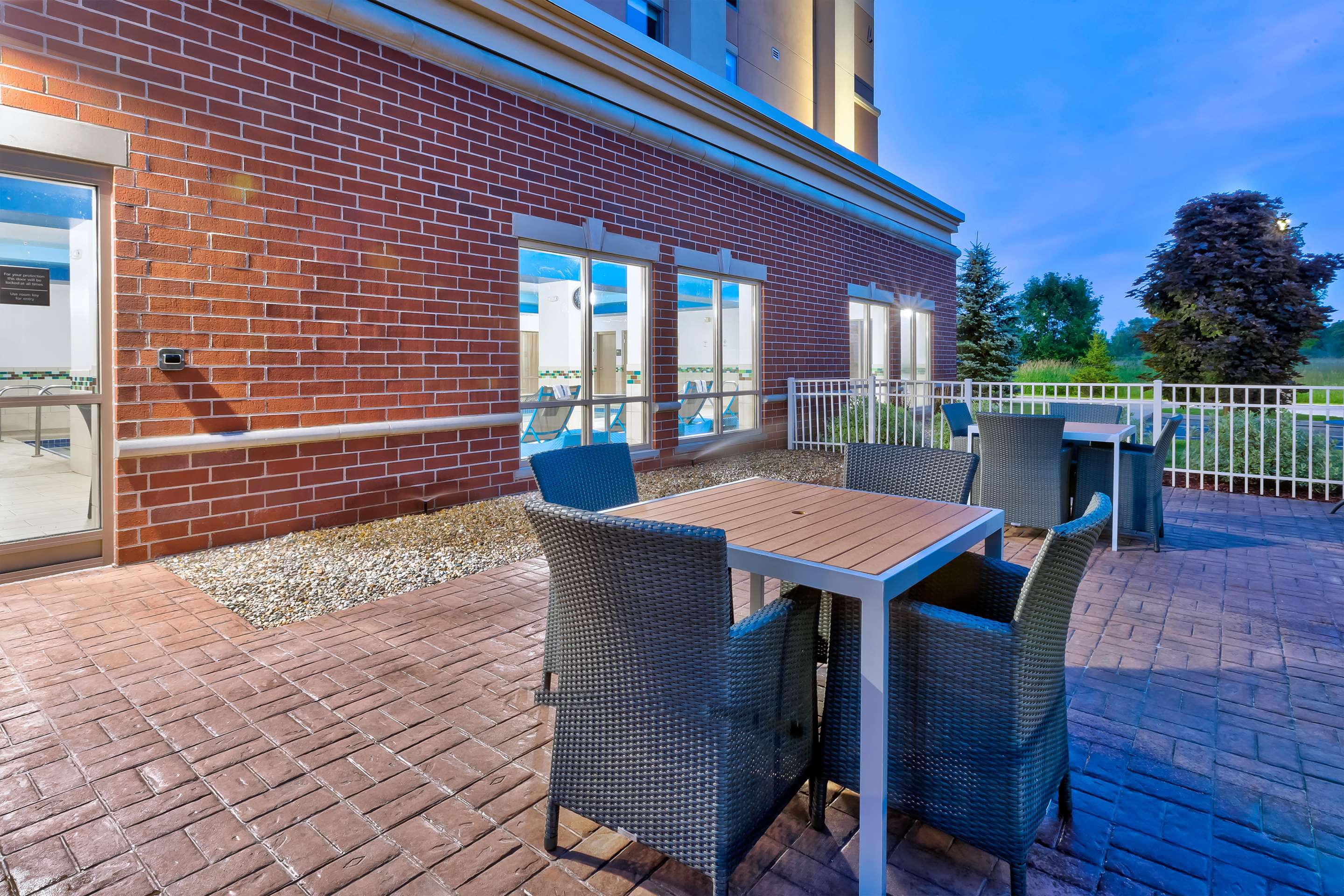 Exterior | Hampton Inn & Suites Flint/Grand Blanc