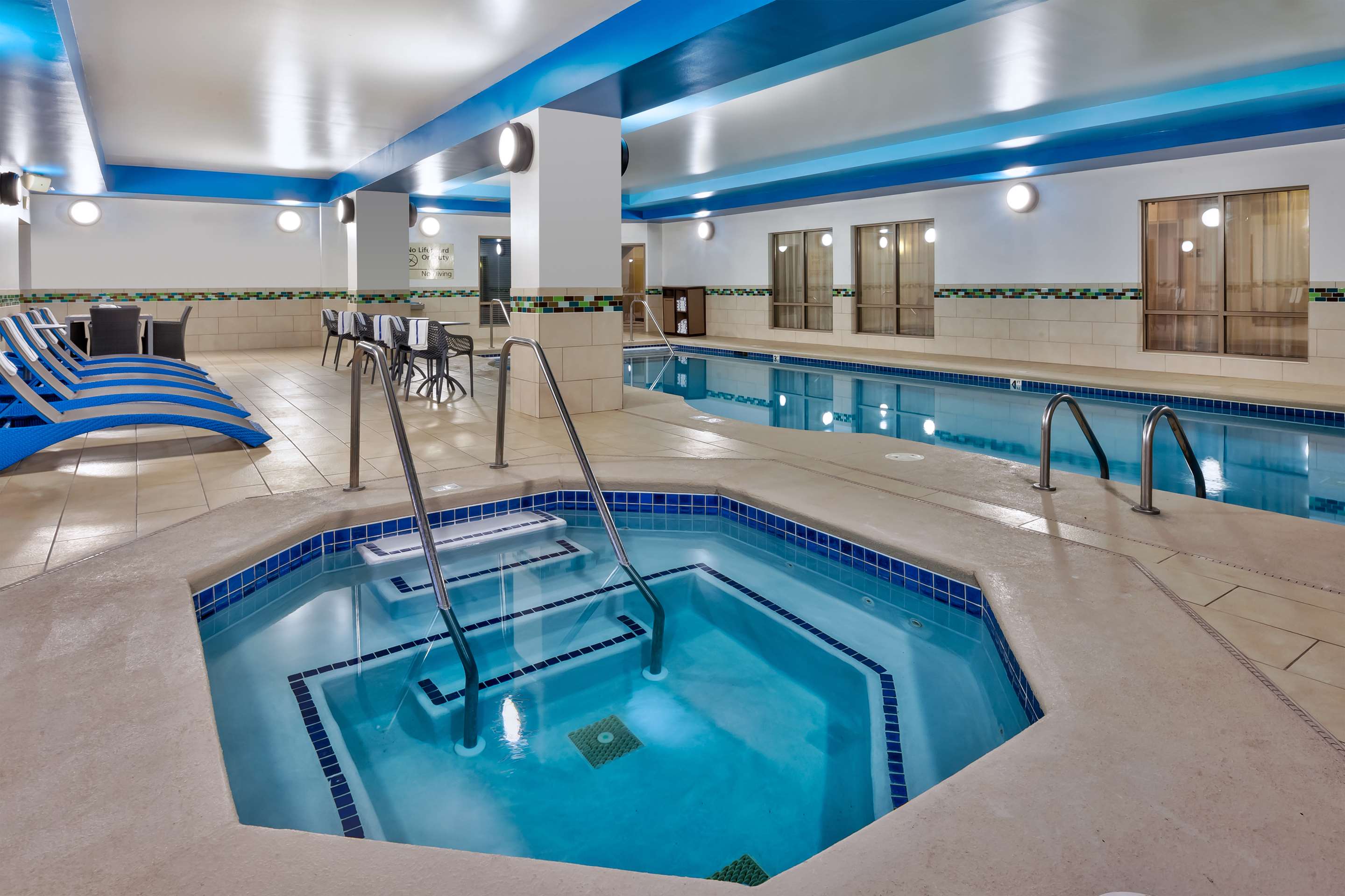 Pool | Hampton Inn & Suites Flint/Grand Blanc