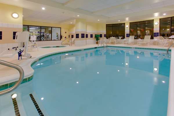 Pool - Hampton Inn & Suites Market Street Fredericksburg - I-95, Exit 126