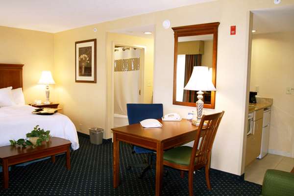  - Hampton Inn & Suites Market Street Fredericksburg - I-95, Exit 126