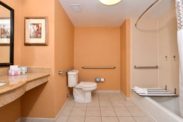  - Hampton Inn & Suites Market Street Fredericksburg - I-95, Exit 126