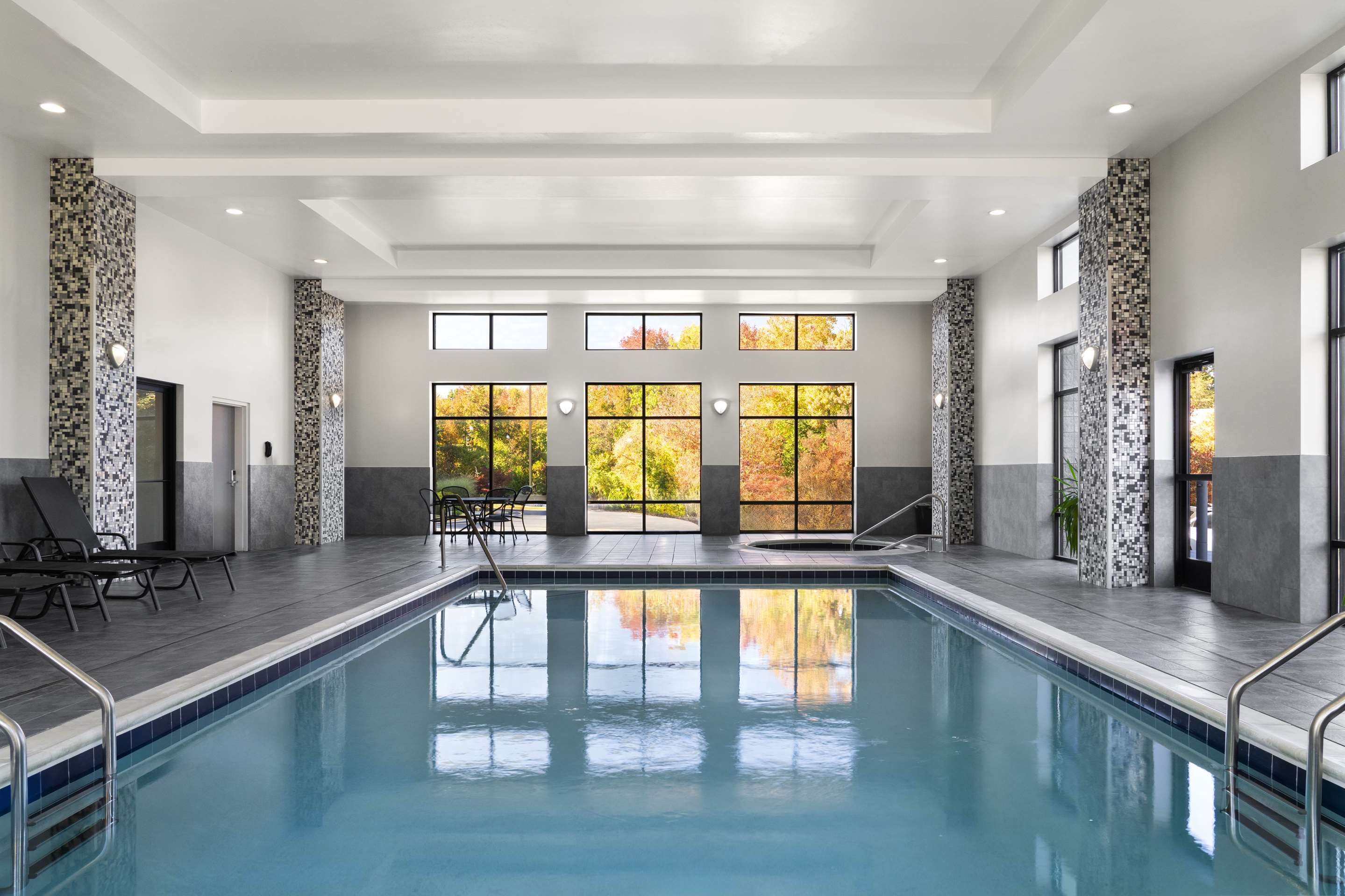 Pool | Hampton Inn Stafford/Quantico & Conference Center