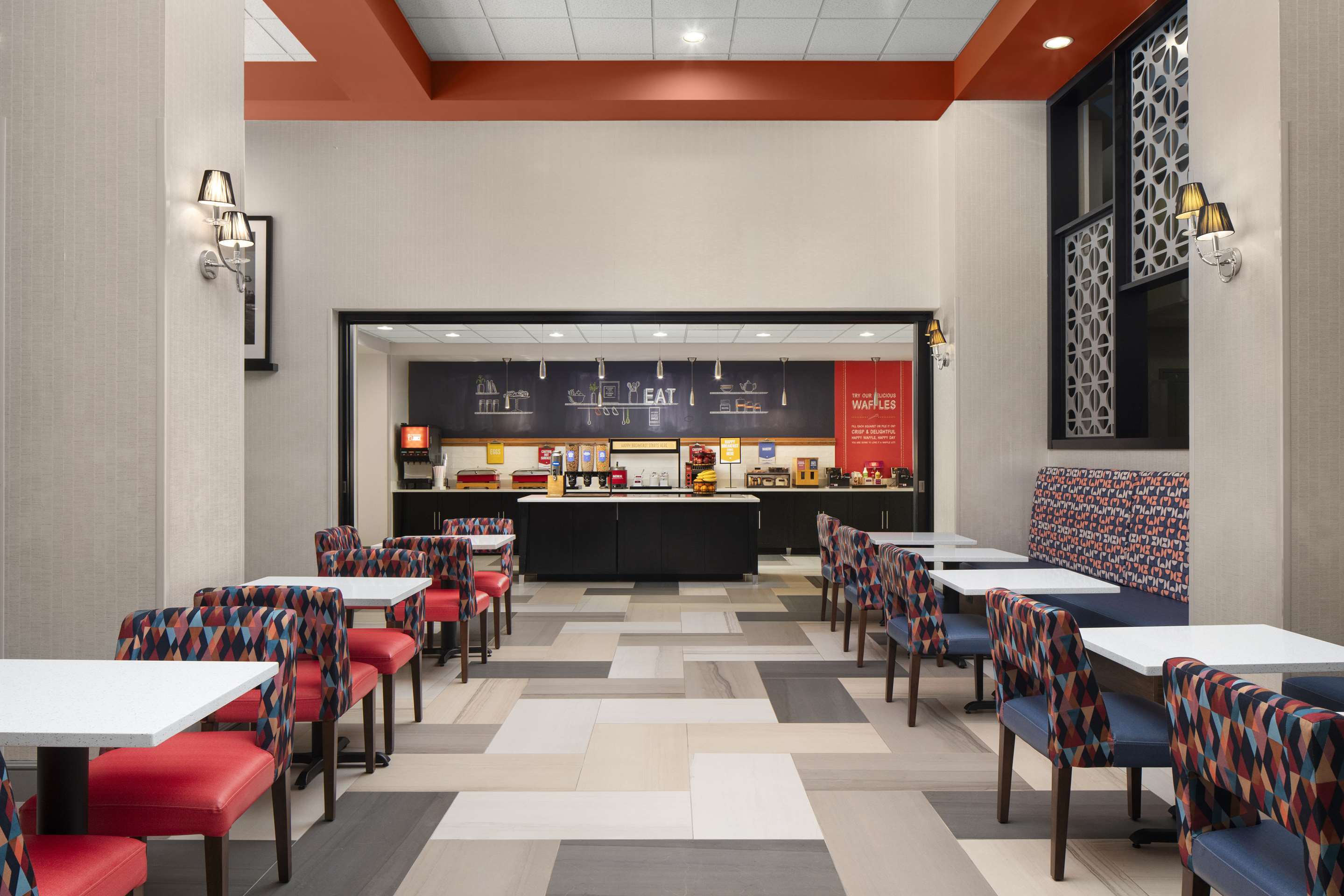 Breakfast Area | Hampton Inn Stafford/Quantico & Conference Center