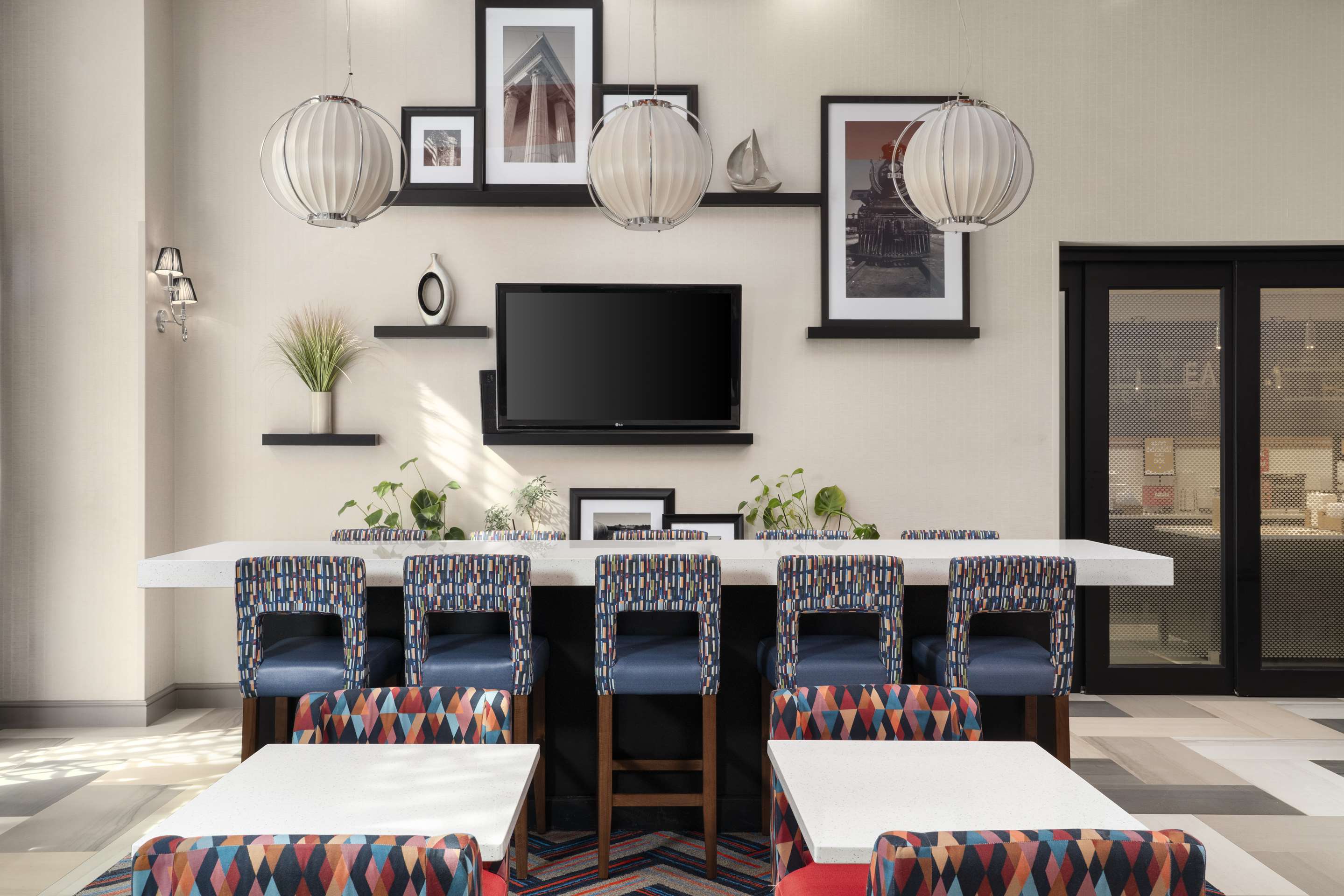 Lobby | Hampton Inn Stafford/Quantico & Conference Center