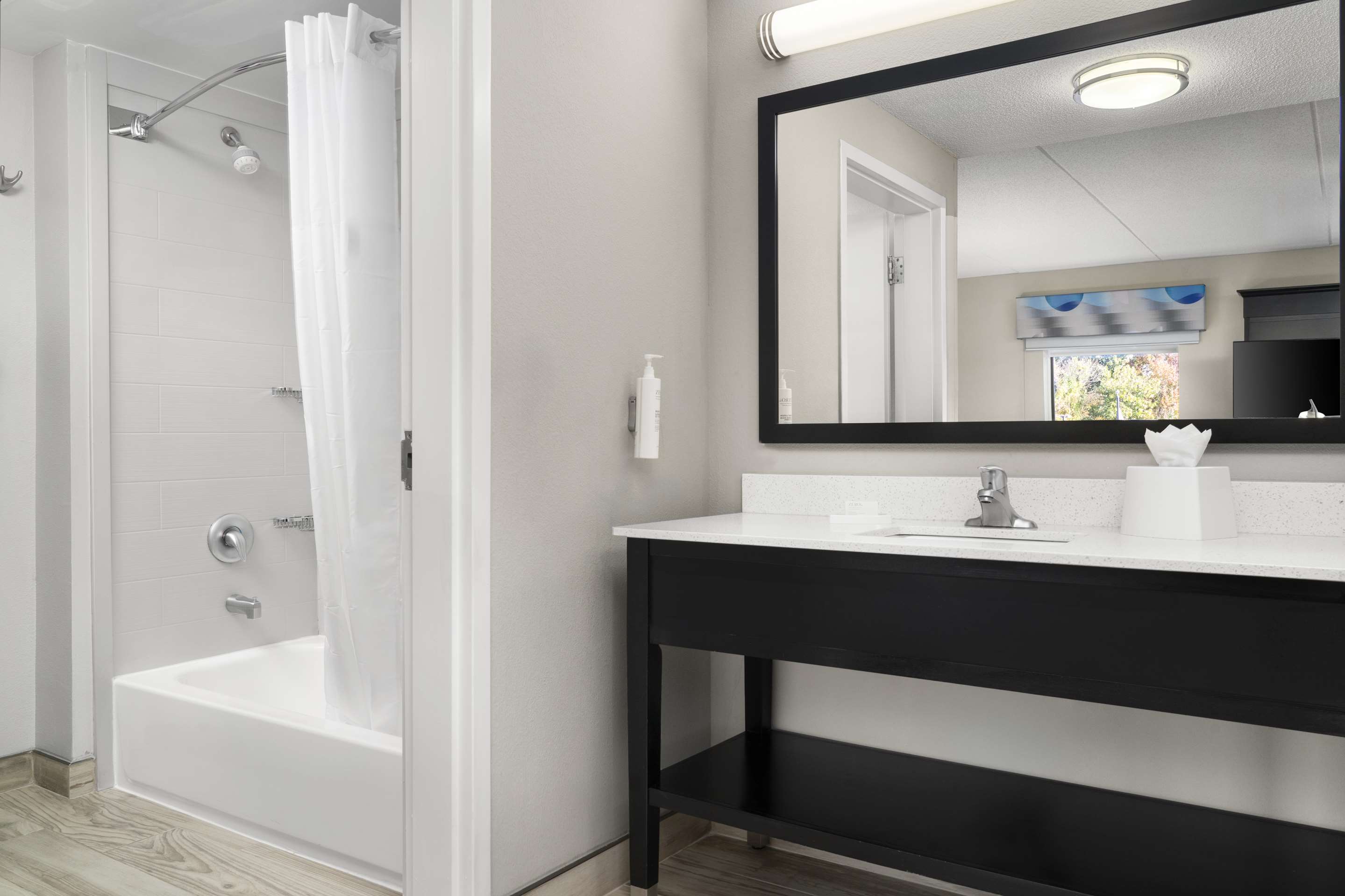 Guest room bath