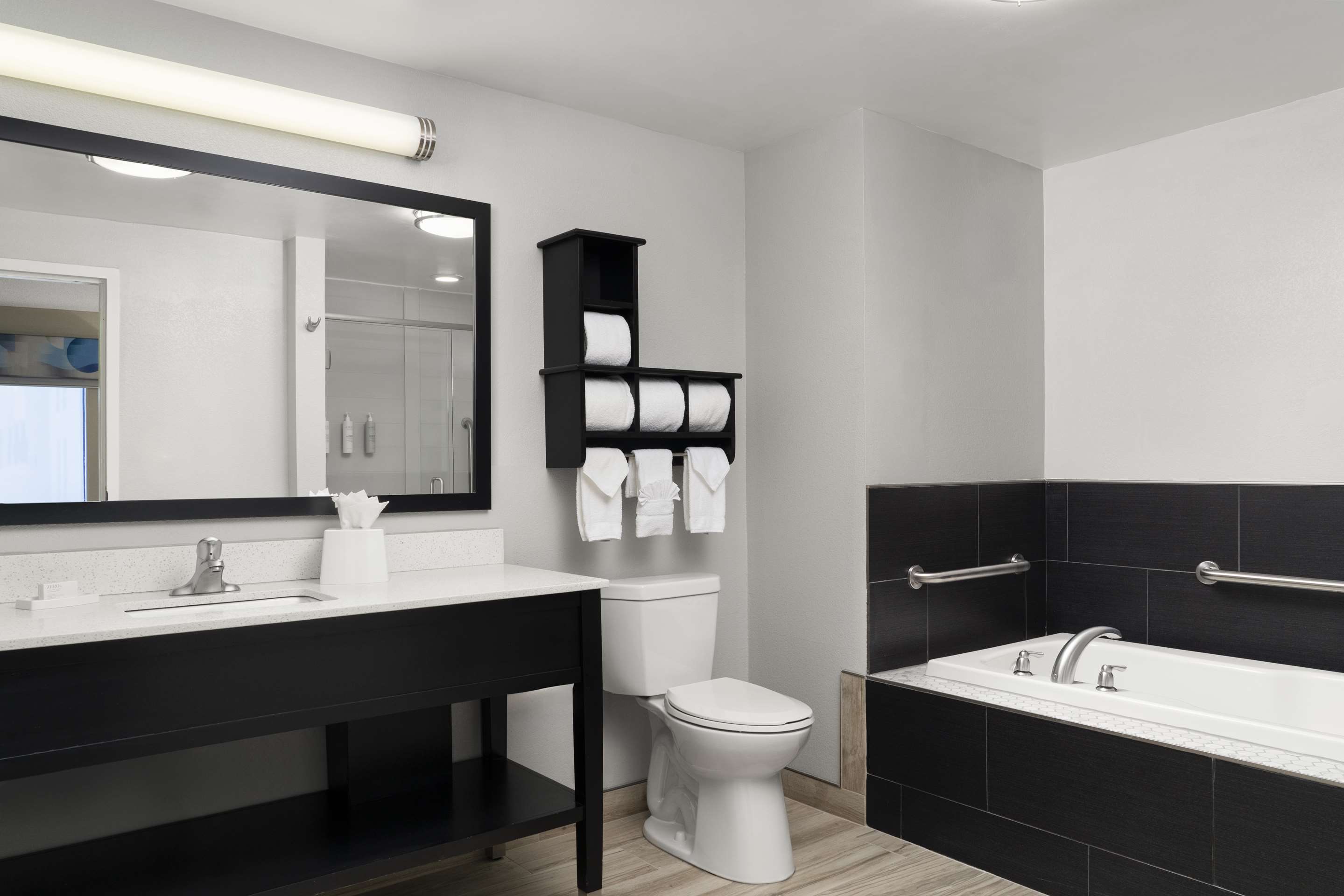 Guest room bath
