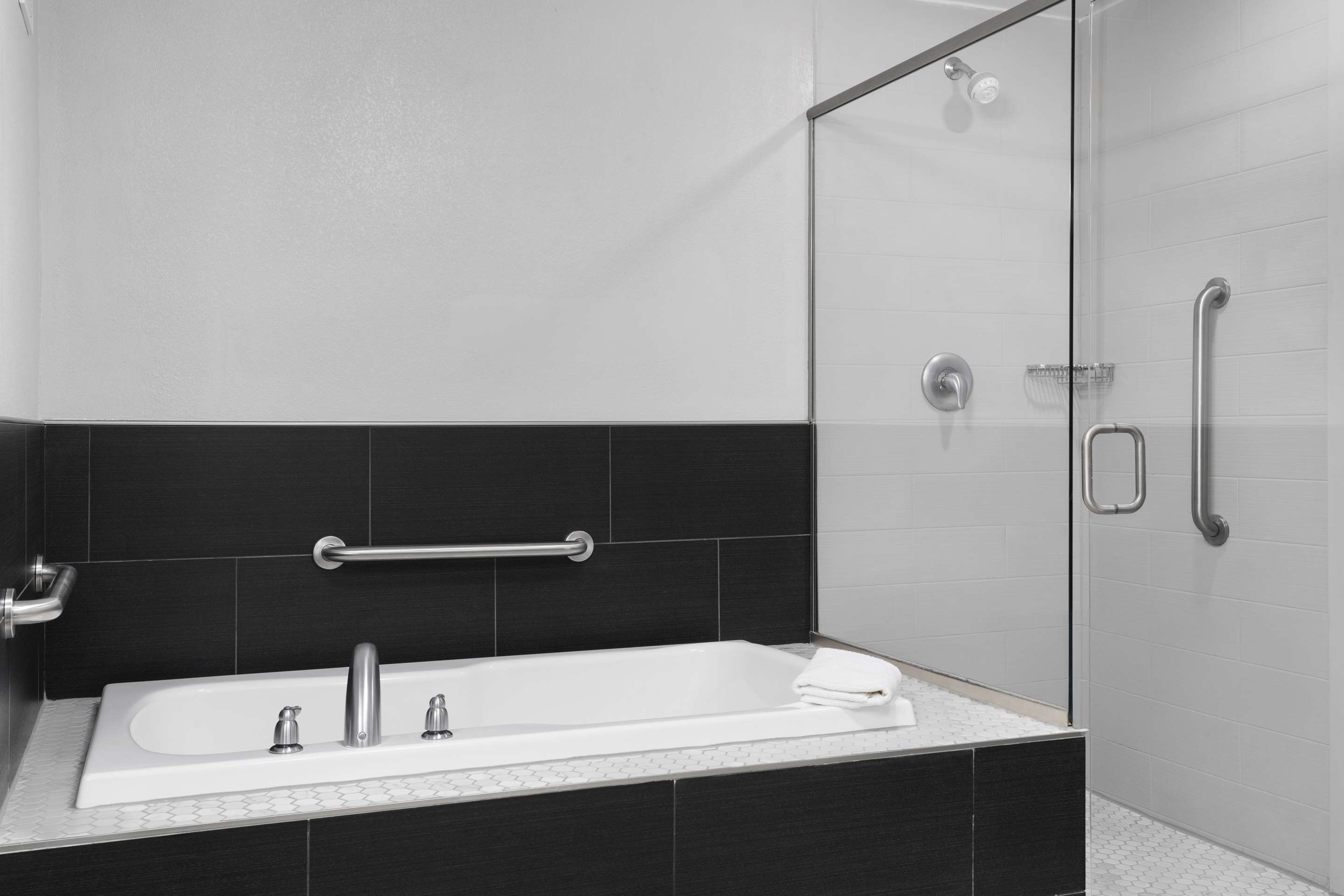 Guest room bath
