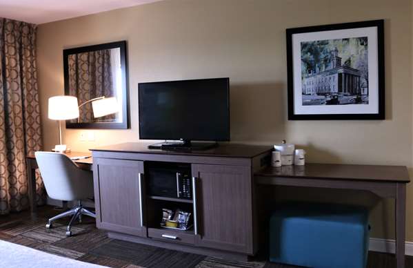  - Hampton Inn & Suites Fremont - I-80 & I-90, Exit 91
