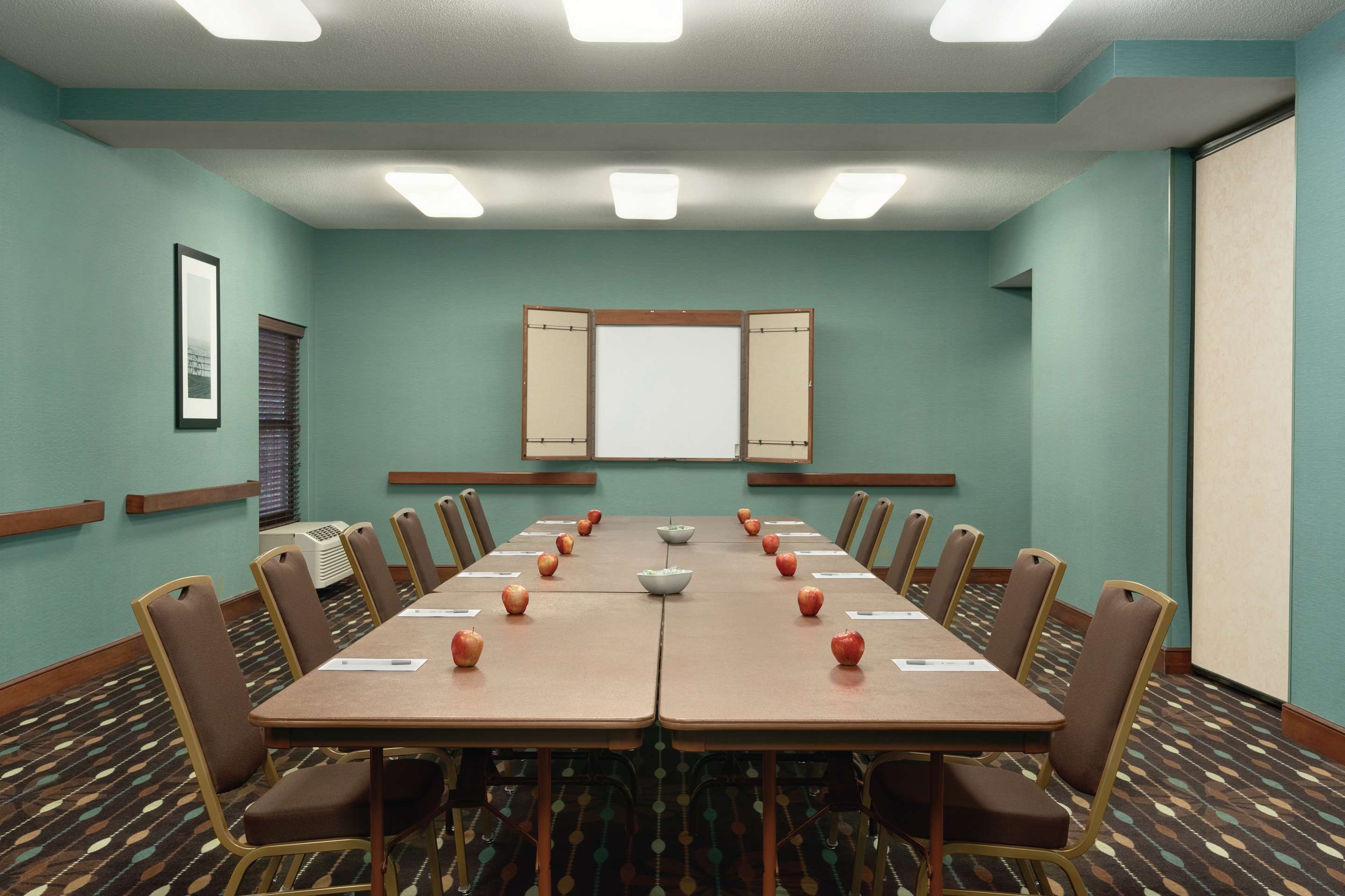 Meeting Room | Hampton Inn Franklin/Milford