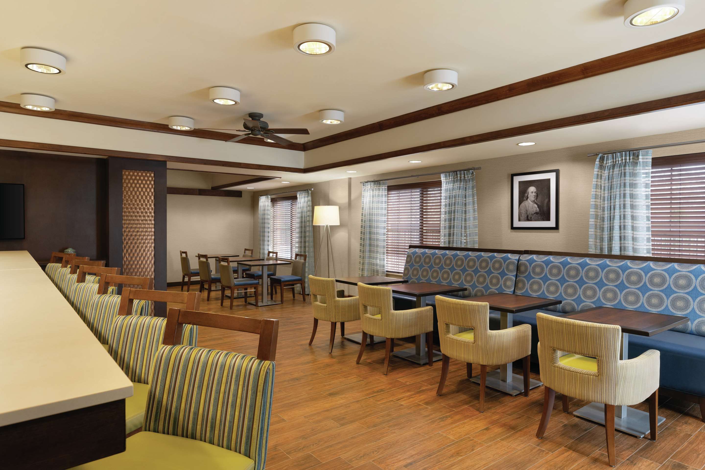 Lobby | Hampton Inn Franklin/Milford