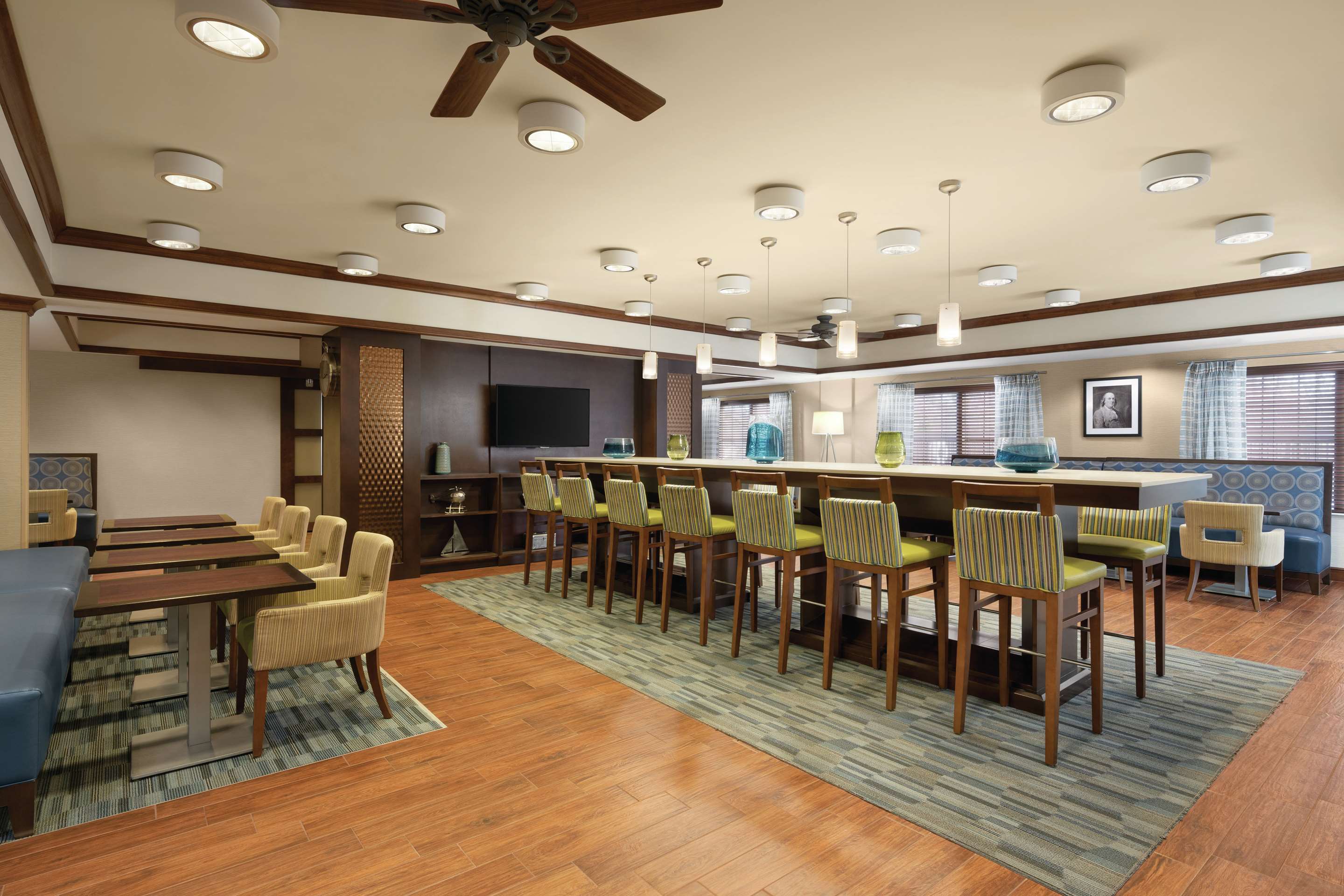 Lobby | Hampton Inn Franklin/Milford