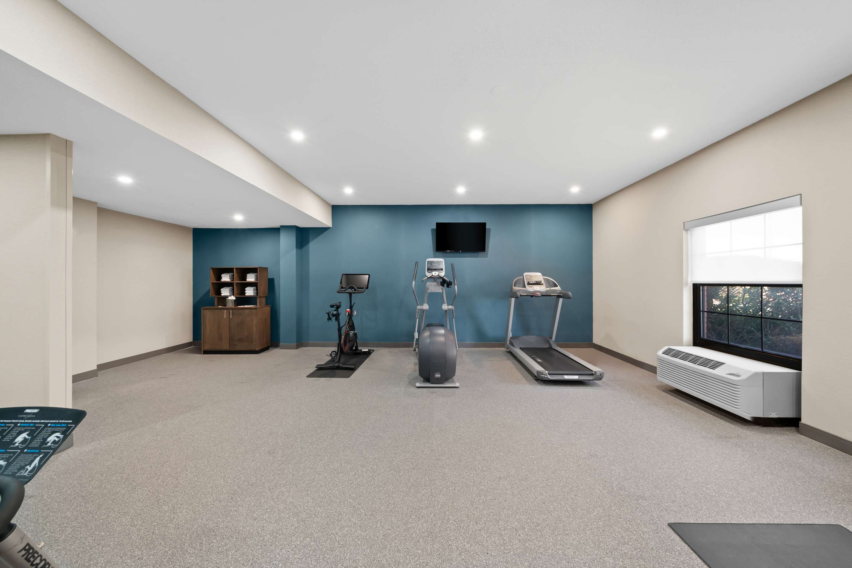 Health club fitness center gym | Hampton Inn Franklin/Milford