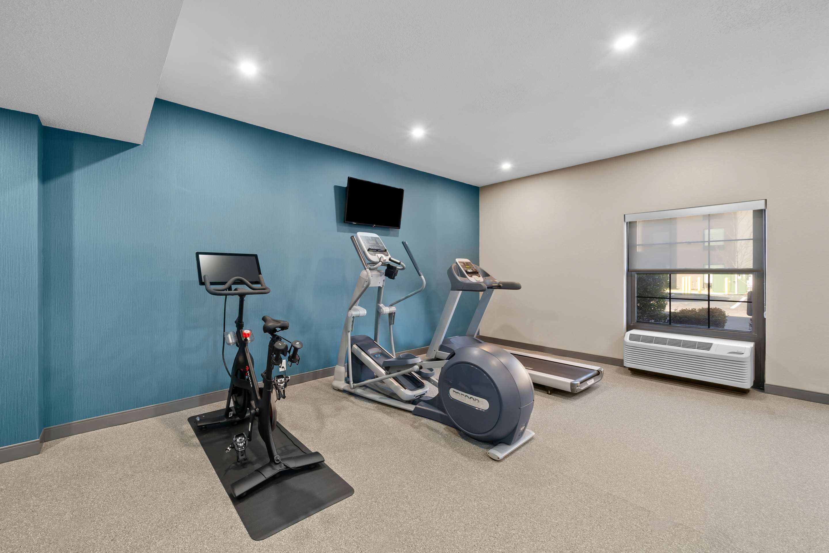 Health club fitness center gym | Hampton Inn Franklin/Milford